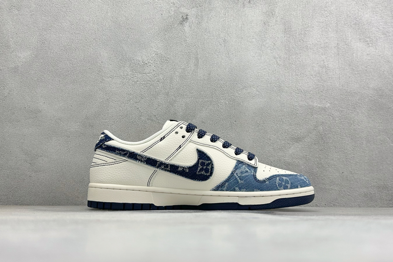 牛仔联名 潮流炸场 SB DUNK LOW 鞋身采用米白皮革拼接牛仔布 XX3168-142-Top High Quatity Cheap Sneakers Fashion Clothing Clothes Bags handbags Shoes of all Brand wholesale With The best Quality And Beautiful Price from China Factory Chinese suppliers wholesaler seller 牛仔联名 潮流炸场 SB DUNK LOW 鞋身采用米白皮革拼接牛仔布 XX3168-142
