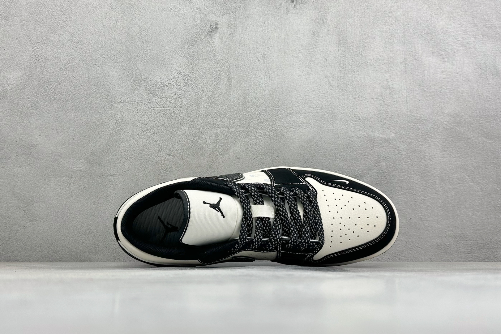 黑白拼接 潮奢双拼 AIR JORDAN 1 黑白撞色搭配满印联名图案 CW6688-107-Top High Quatity Cheap Sneakers Fashion Clothing Clothes Bags handbags Shoes of all Brand wholesale With The best Quality And Beautiful Price from China Factory Chinese suppliers wholesaler seller 黑白拼接 潮奢双拼 AIR JORDAN 1 黑白撞色搭配满印联名图案 CW6688-107