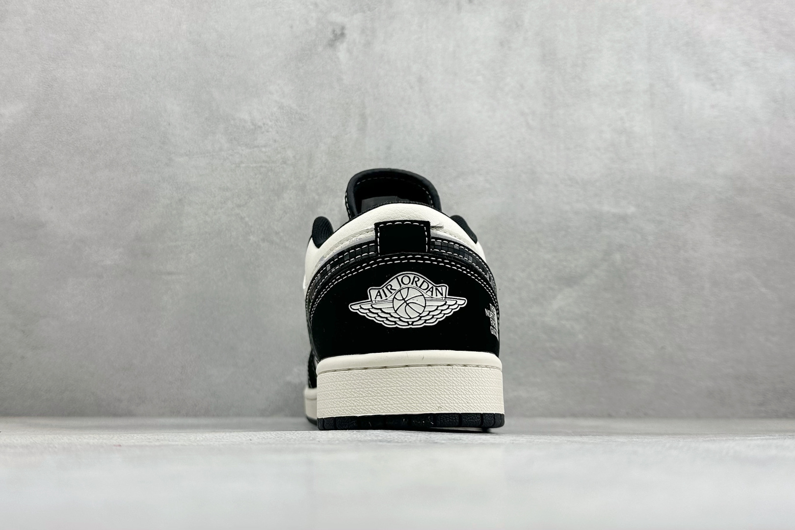黑白拼接 潮奢双拼 AIR JORDAN 1 黑白撞色搭配满印联名图案 CW6688-107-Top High Quatity Cheap Sneakers Fashion Clothing Clothes Bags handbags Shoes of all Brand wholesale With The best Quality And Beautiful Price from China Factory Chinese suppliers wholesaler seller 黑白拼接 潮奢双拼 AIR JORDAN 1 黑白撞色搭配满印联名图案 CW6688-107