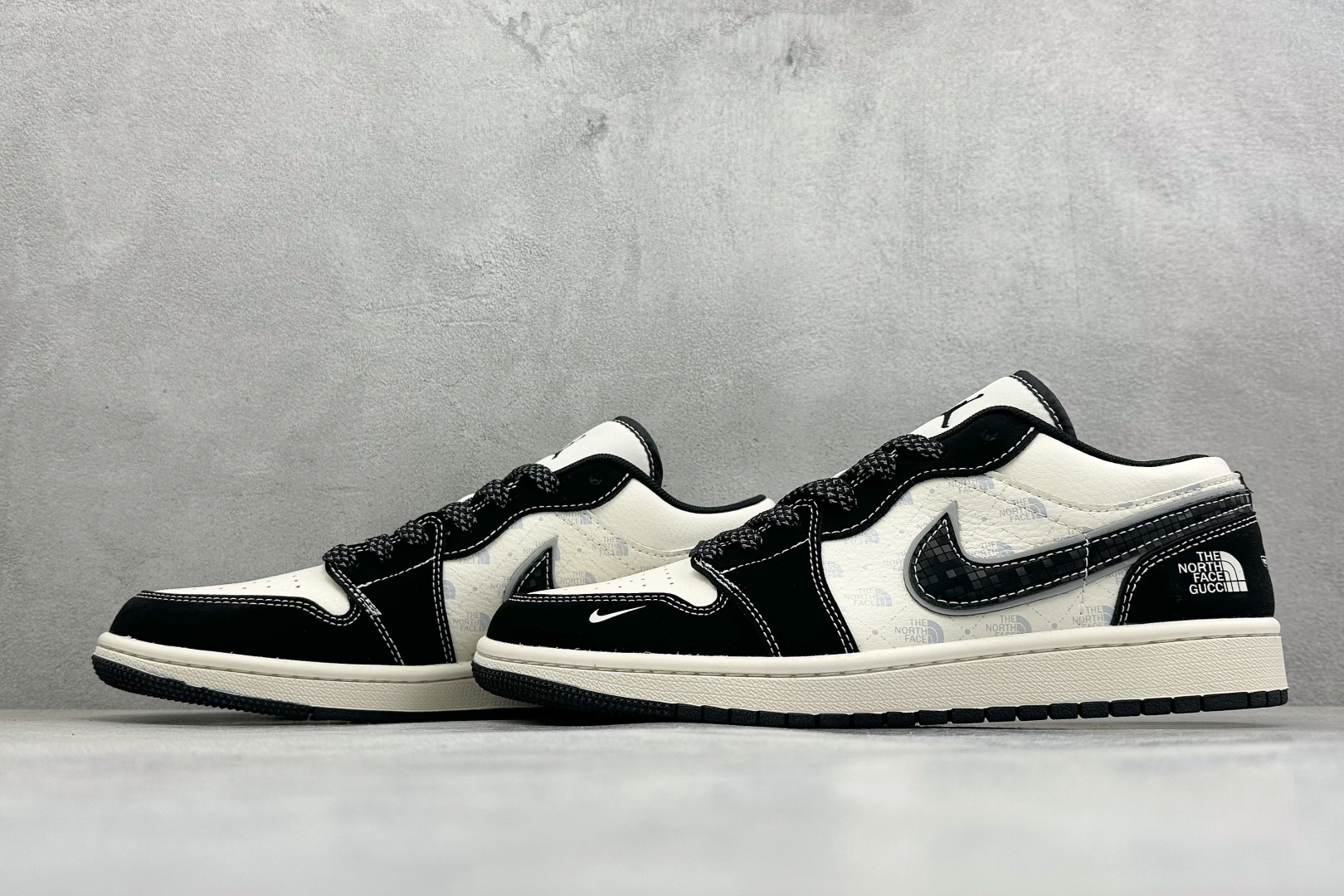 黑白拼接 潮奢双拼 AIR JORDAN 1 黑白撞色搭配满印联名图案 CW6688-107-Top High Quatity Cheap Sneakers Fashion Clothing Clothes Bags handbags Shoes of all Brand wholesale With The best Quality And Beautiful Price from China Factory Chinese suppliers wholesaler seller 黑白拼接 潮奢双拼 AIR JORDAN 1 黑白撞色搭配满印联名图案 CW6688-107