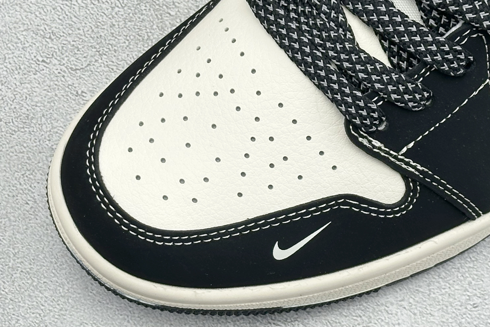 黑白拼接 潮奢双拼 AIR JORDAN 1 黑白撞色搭配满印联名图案 CW6688-107-Top High Quatity Cheap Sneakers Fashion Clothing Clothes Bags handbags Shoes of all Brand wholesale With The best Quality And Beautiful Price from China Factory Chinese suppliers wholesaler seller 黑白拼接 潮奢双拼 AIR JORDAN 1 黑白撞色搭配满印联名图案 CW6688-107
