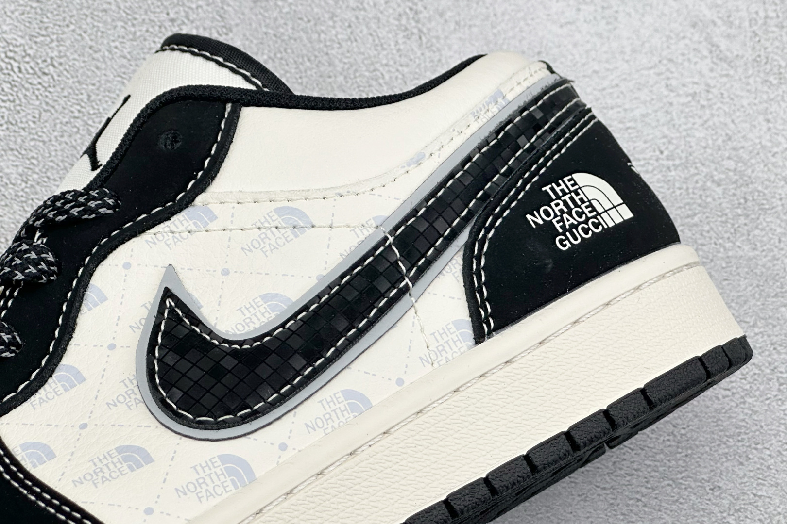 黑白拼接 潮奢双拼 AIR JORDAN 1 黑白撞色搭配满印联名图案 CW6688-107-Top High Quatity Cheap Sneakers Fashion Clothing Clothes Bags handbags Shoes of all Brand wholesale With The best Quality And Beautiful Price from China Factory Chinese suppliers wholesaler seller 黑白拼接 潮奢双拼 AIR JORDAN 1 黑白撞色搭配满印联名图案 CW6688-107