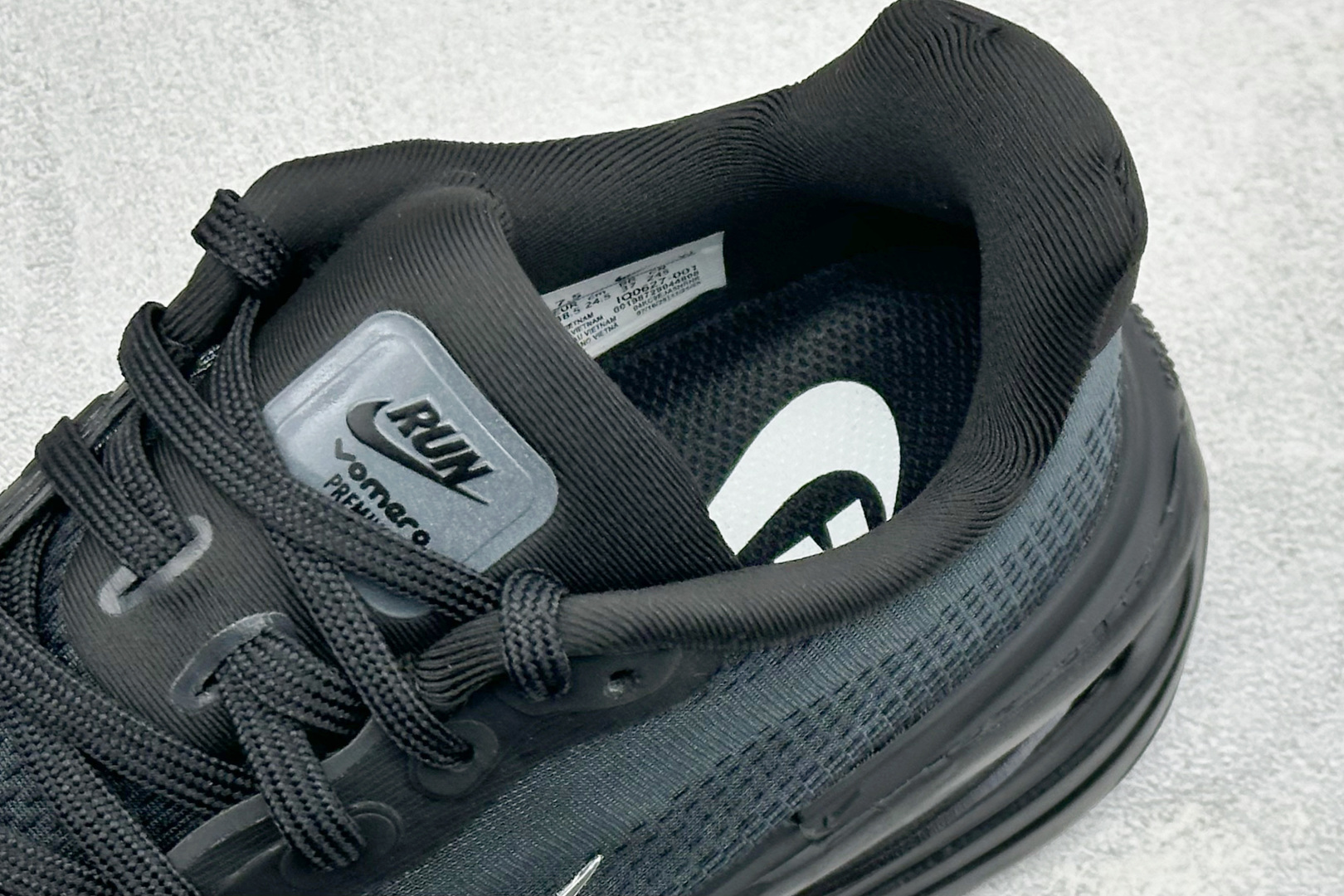 Nike Air Zoom Vomero Premium 耐克网面厚底气垫跑鞋 IQ0627-001-Top High Quatity Cheap Sneakers Fashion Clothing Clothes Bags handbags Shoes of all Brand wholesale With The best Quality And Beautiful Price from China Factory Chinese suppliers wholesaler seller Nike Air Zoom Vomero Premium 耐克网面厚底气垫跑鞋 IQ0627-001