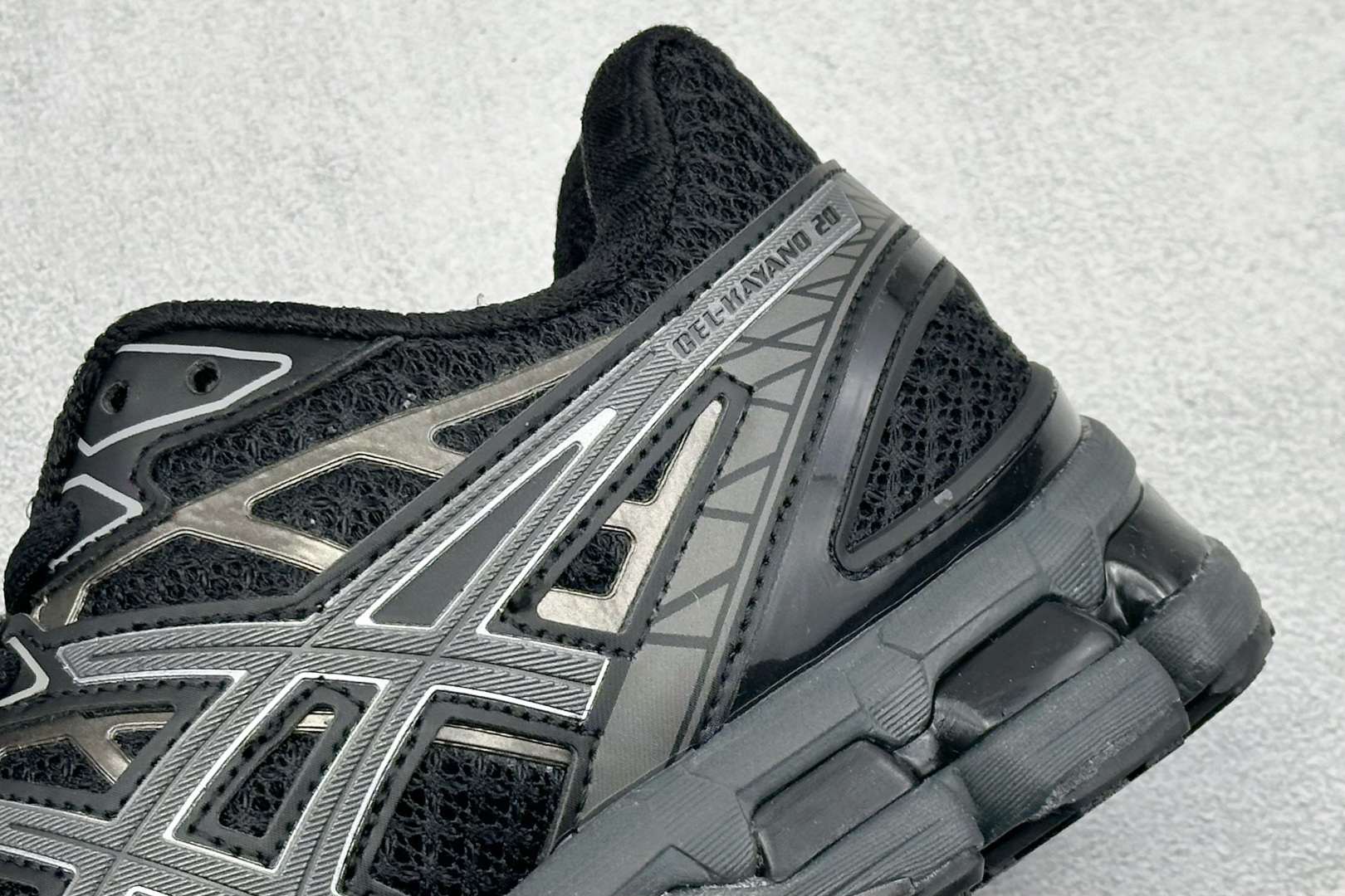 XR版Asics Gel-Kayano 20 亚瑟士 舒适百搭耐磨支撑透气 低帮跑步鞋 1203A388-003