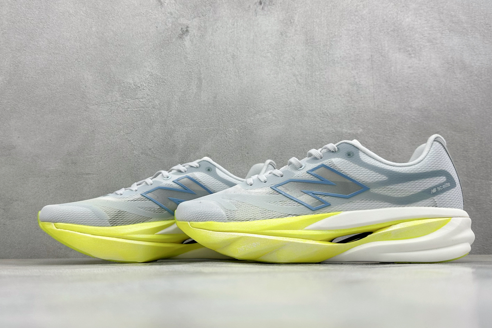 New Balance FuelCell系列 超轻量化低帮休闲运动慢跑鞋 MFCXBL6-Top High Quatity Cheap Sneakers Fashion Clothing Clothes Bags handbags Shoes of all Brand wholesale With The best Quality And Beautiful Price from China Factory Chinese suppliers wholesaler seller New Balance FuelCell系列 超轻量化低帮休闲运动慢跑鞋 MFCXBL6