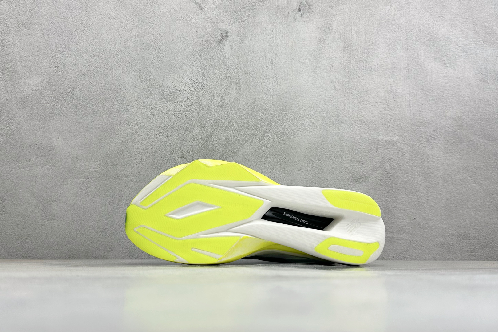 New Balance FuelCell系列 超轻量化低帮休闲运动慢跑鞋 MFCXBL6-Top High Quatity Cheap Sneakers Fashion Clothing Clothes Bags handbags Shoes of all Brand wholesale With The best Quality And Beautiful Price from China Factory Chinese suppliers wholesaler seller New Balance FuelCell系列 超轻量化低帮休闲运动慢跑鞋 MFCXBL6
