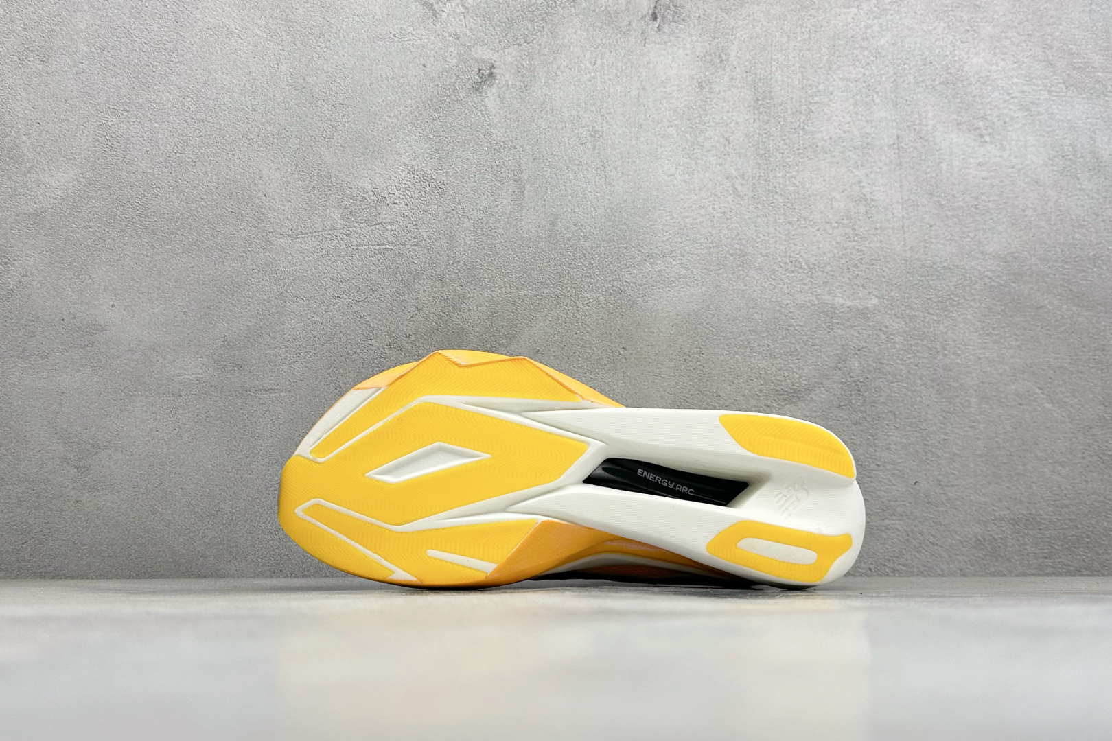 New Balance FuelCell系列 超轻量化低帮休闲运动慢跑鞋 MFCXGY6