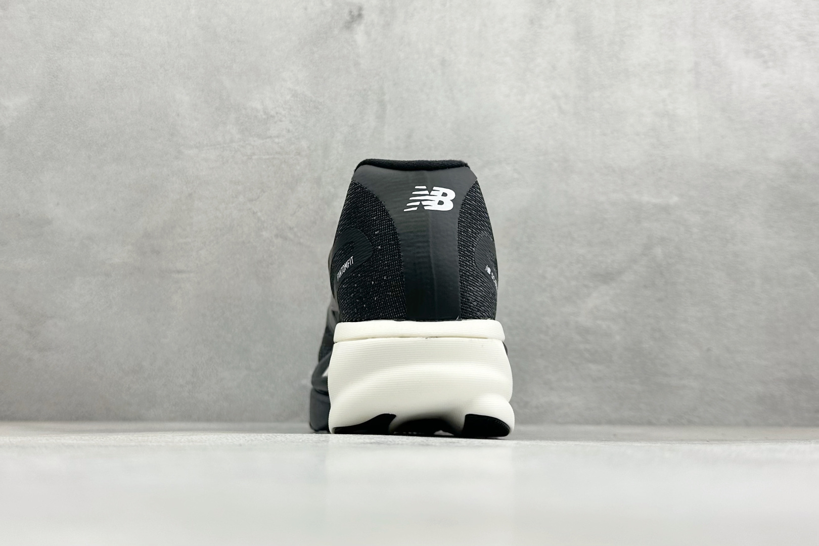 New Balance FuelCell系列 超轻量化低帮休闲运动慢跑鞋 MFCXBW6-Top High Quatity Cheap Sneakers Fashion Clothing Clothes Bags handbags Shoes of all Brand wholesale With The best Quality And Beautiful Price from China Factory Chinese suppliers wholesaler seller New Balance FuelCell系列 超轻量化低帮休闲运动慢跑鞋 MFCXBW6