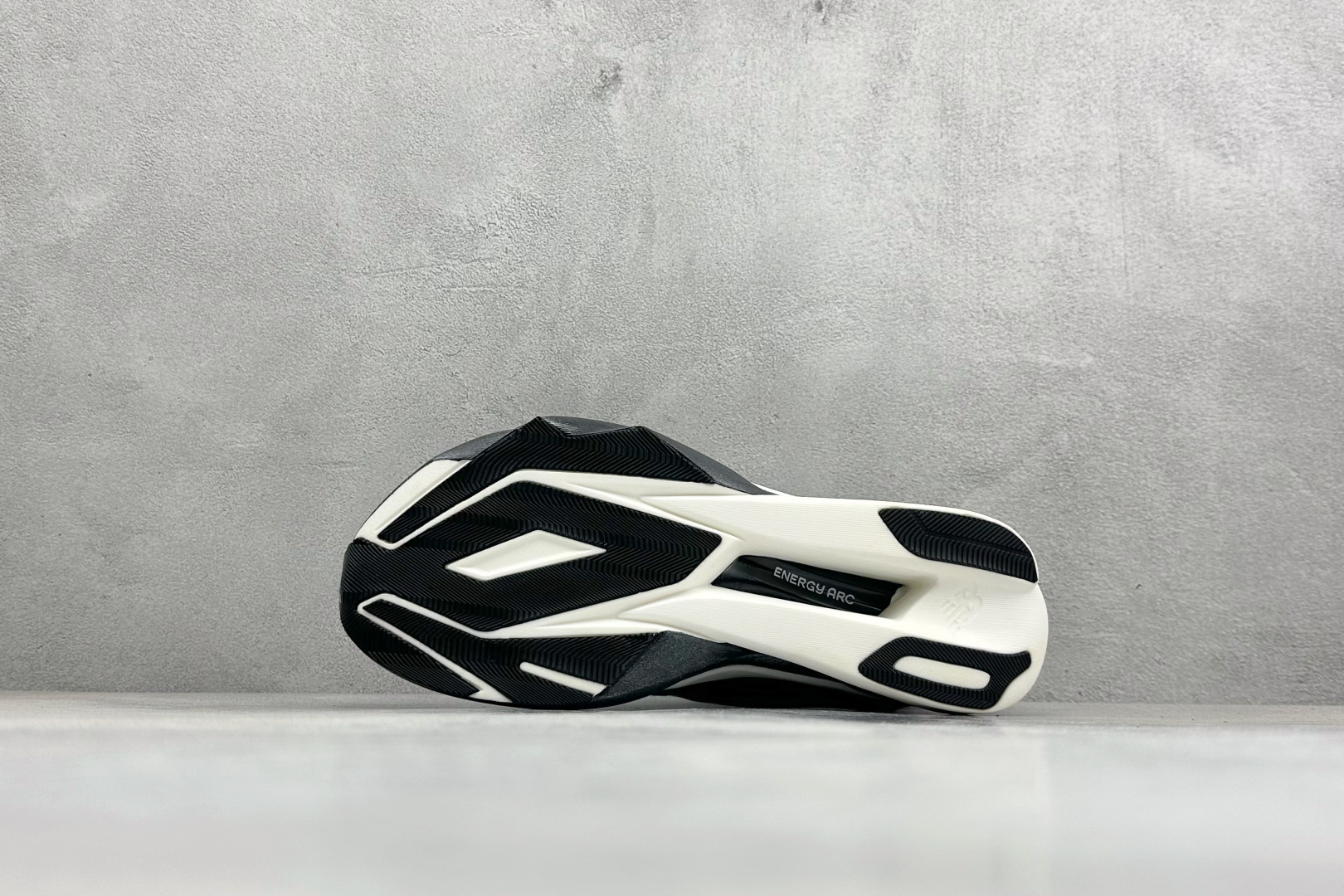 New Balance FuelCell系列 超轻量化低帮休闲运动慢跑鞋 MFCXBW6-Top High Quatity Cheap Sneakers Fashion Clothing Clothes Bags handbags Shoes of all Brand wholesale With The best Quality And Beautiful Price from China Factory Chinese suppliers wholesaler seller New Balance FuelCell系列 超轻量化低帮休闲运动慢跑鞋 MFCXBW6