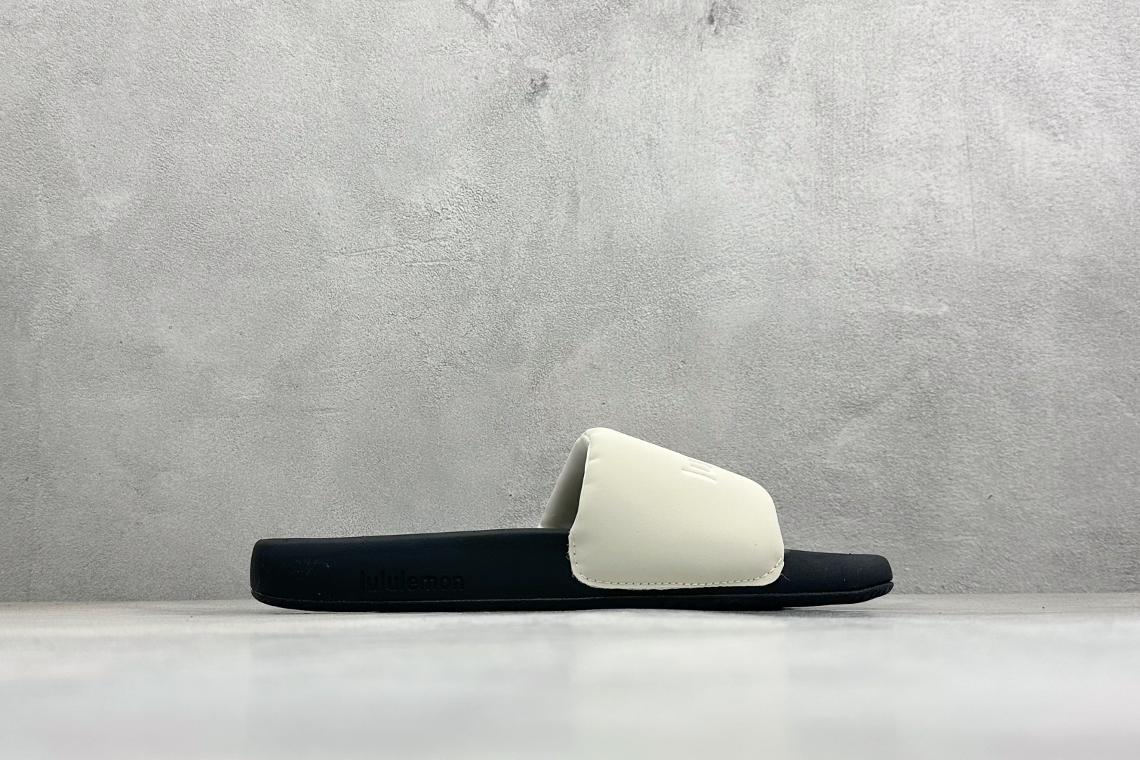 M版lululemon Restfeel Slide 露露乐蒙舒适柔软防滑耐磨一字拖鞋 LM9AYYS02-23-Top High Quatity Cheap Sneakers Fashion Clothing Clothes Bags handbags Shoes of all Brand wholesale With The best Quality And Beautiful Price from China Factory Chinese suppliers wholesaler seller M版lululemon Restfeel Slide 露露乐蒙舒适柔软防滑耐磨一字拖鞋 LM9AYYS02-23