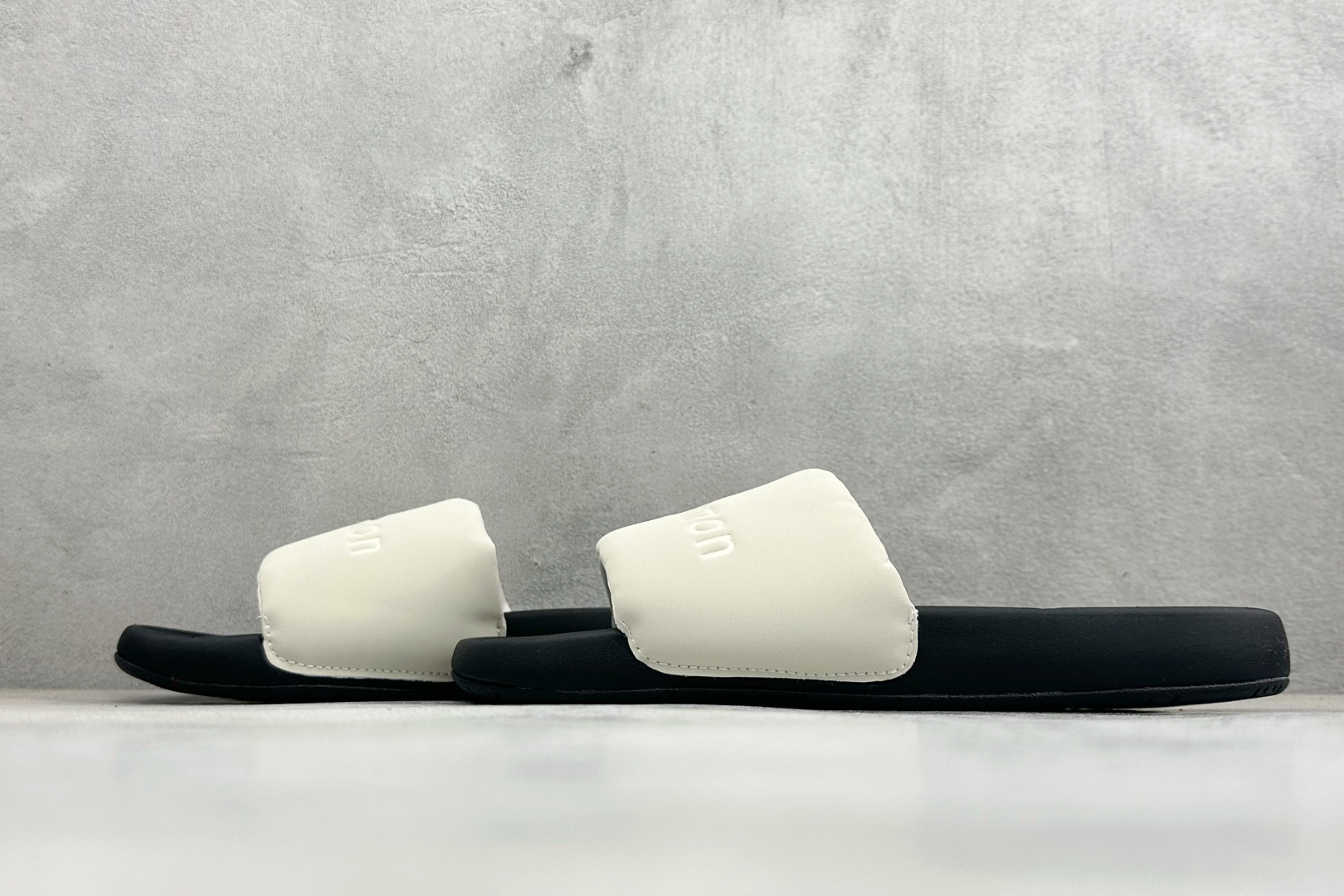 M版lululemon Restfeel Slide 露露乐蒙舒适柔软防滑耐磨一字拖鞋 LM9AYYS02-23-Top High Quatity Cheap Sneakers Fashion Clothing Clothes Bags handbags Shoes of all Brand wholesale With The best Quality And Beautiful Price from China Factory Chinese suppliers wholesaler seller M版lululemon Restfeel Slide 露露乐蒙舒适柔软防滑耐磨一字拖鞋 LM9AYYS02-23