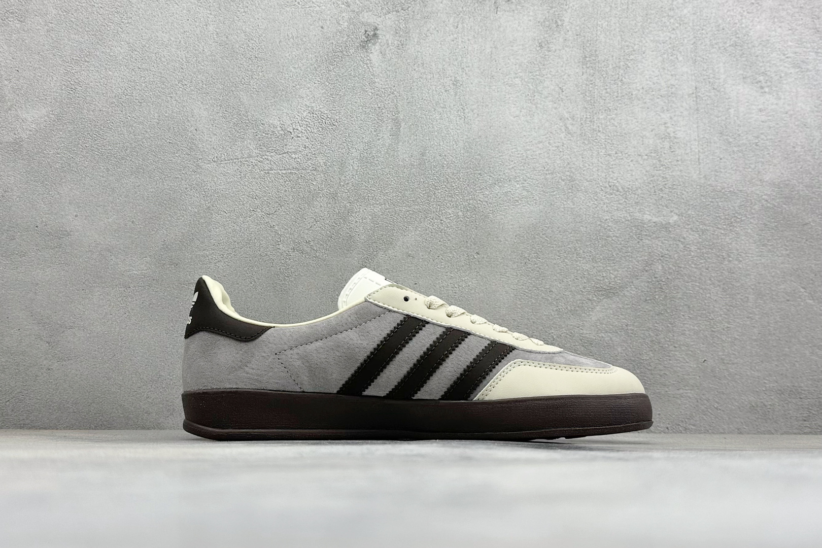 Adidas Originals Gazelle Indoor 三叶草复古休闲防滑耐磨低帮板鞋 DD6622-Top High Quatity Cheap Sneakers Fashion Clothing Clothes Bags handbags Shoes of all Brand wholesale With The best Quality And Beautiful Price from China Factory Chinese suppliers wholesaler seller Adidas Originals Gazelle Indoor 三叶草复古休闲防滑耐磨低帮板鞋 DD6622