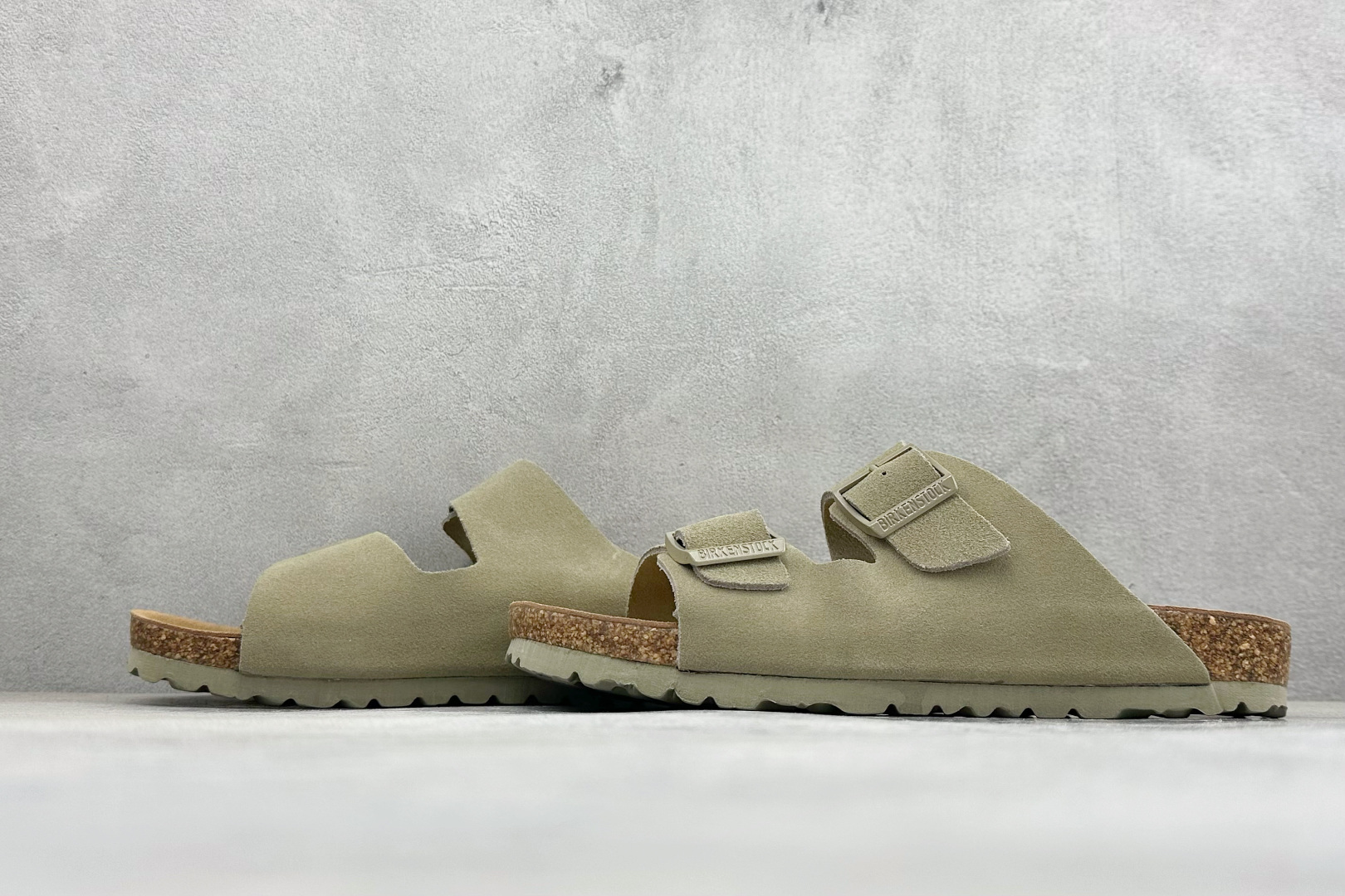 Birkenstock 勃肯凉鞋系列 1010503 卡其绿-Top High Quatity Cheap Sneakers Fashion Clothing Clothes Bags handbags Shoes of all Brand wholesale With The best Quality And Beautiful Price from China Factory Chinese suppliers wholesaler seller Birkenstock 勃肯凉鞋系列 1010503 卡其绿