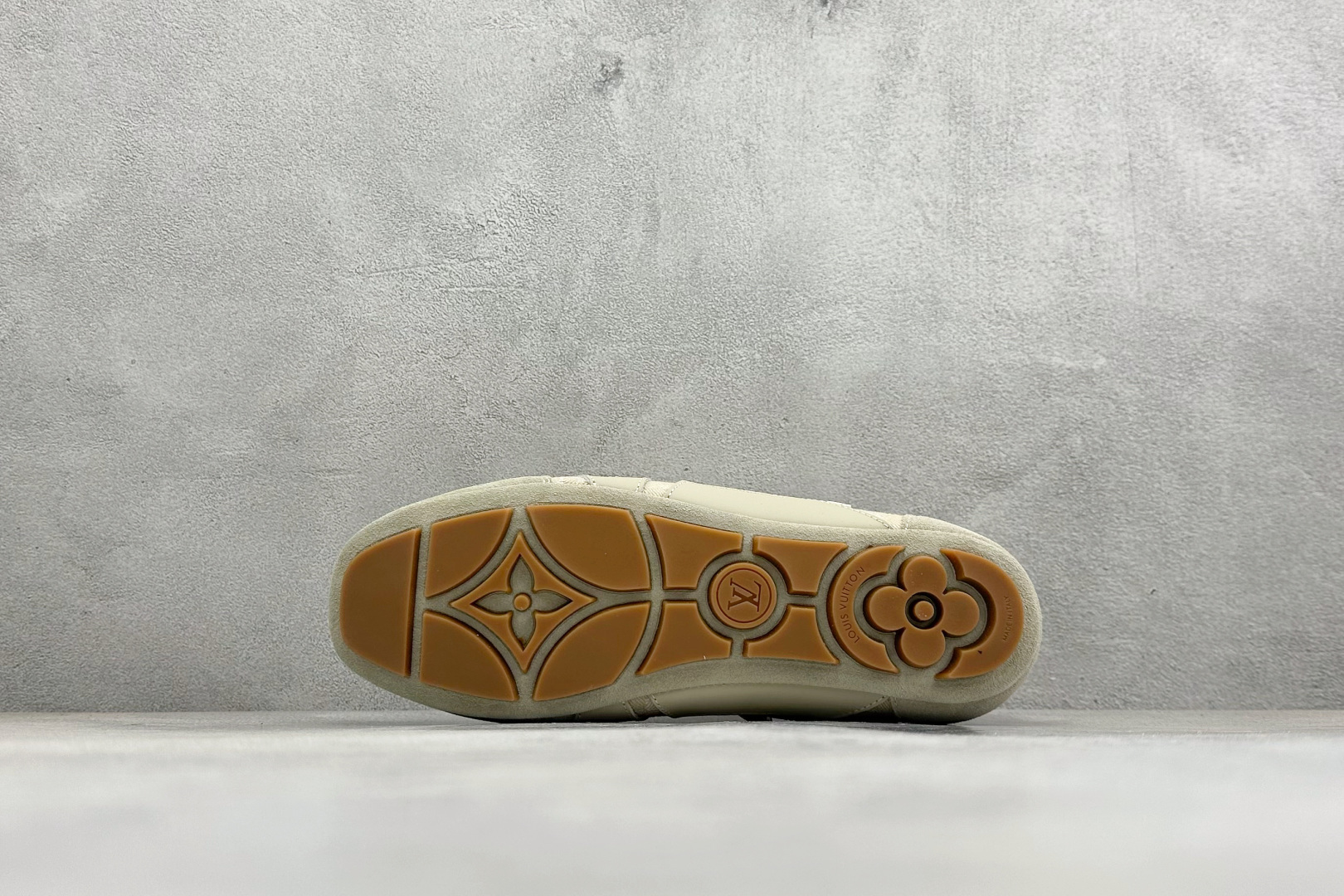 2026早春发布新款LOUIS VUITTON SneaKerina 德训鞋 芭蕾舞鞋 1AJJRZ-Top High Quatity Cheap Sneakers Fashion Clothing Clothes Bags handbags Shoes of all Brand wholesale With The best Quality And Beautiful Price from China Factory Chinese suppliers wholesaler seller 2026早春发布新款LOUIS VUITTON SneaKerina 德训鞋 芭蕾舞鞋 1AJJRZ