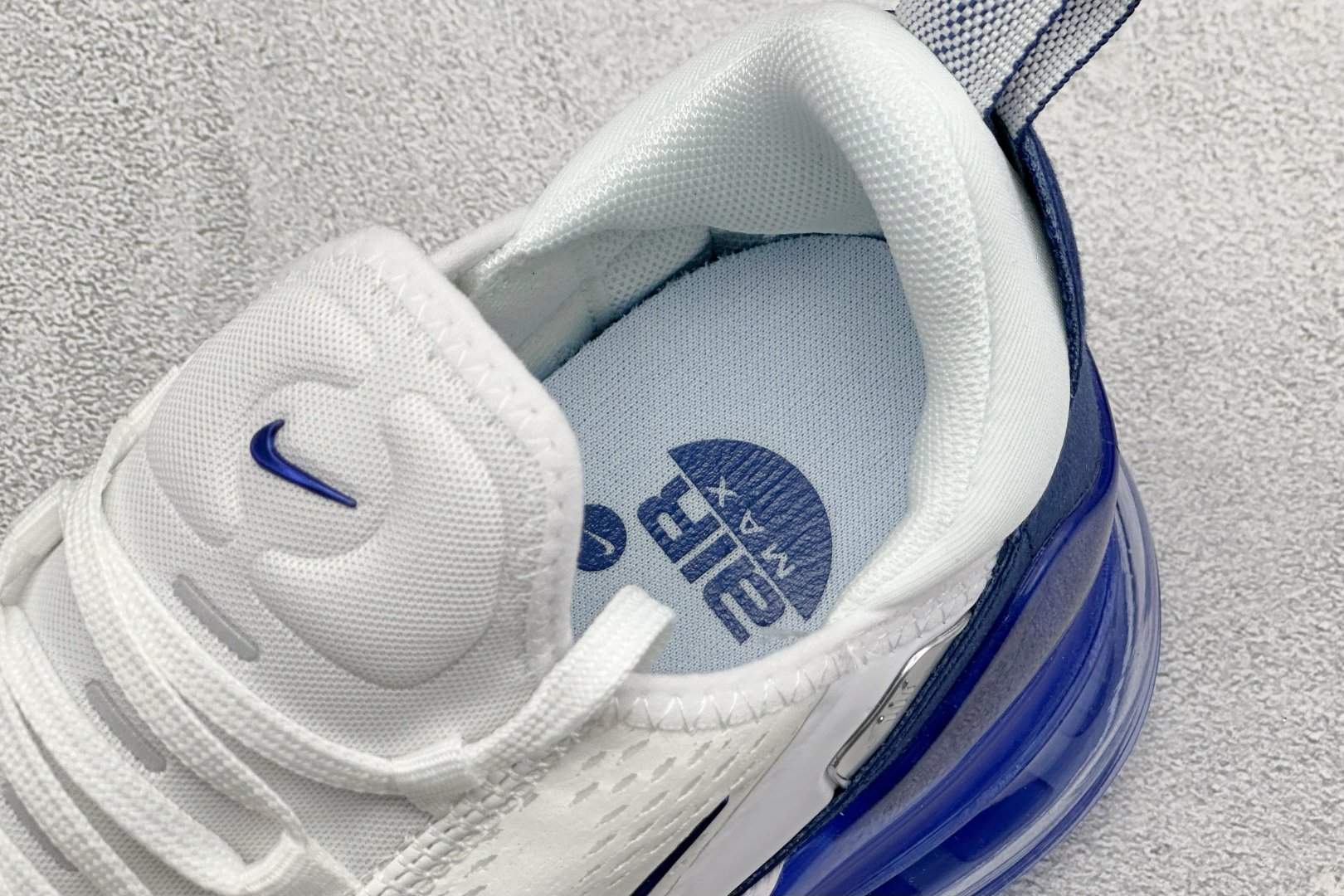 Nike Air Max 270 Premium 半掌气垫休闲跑鞋 IO9884-107