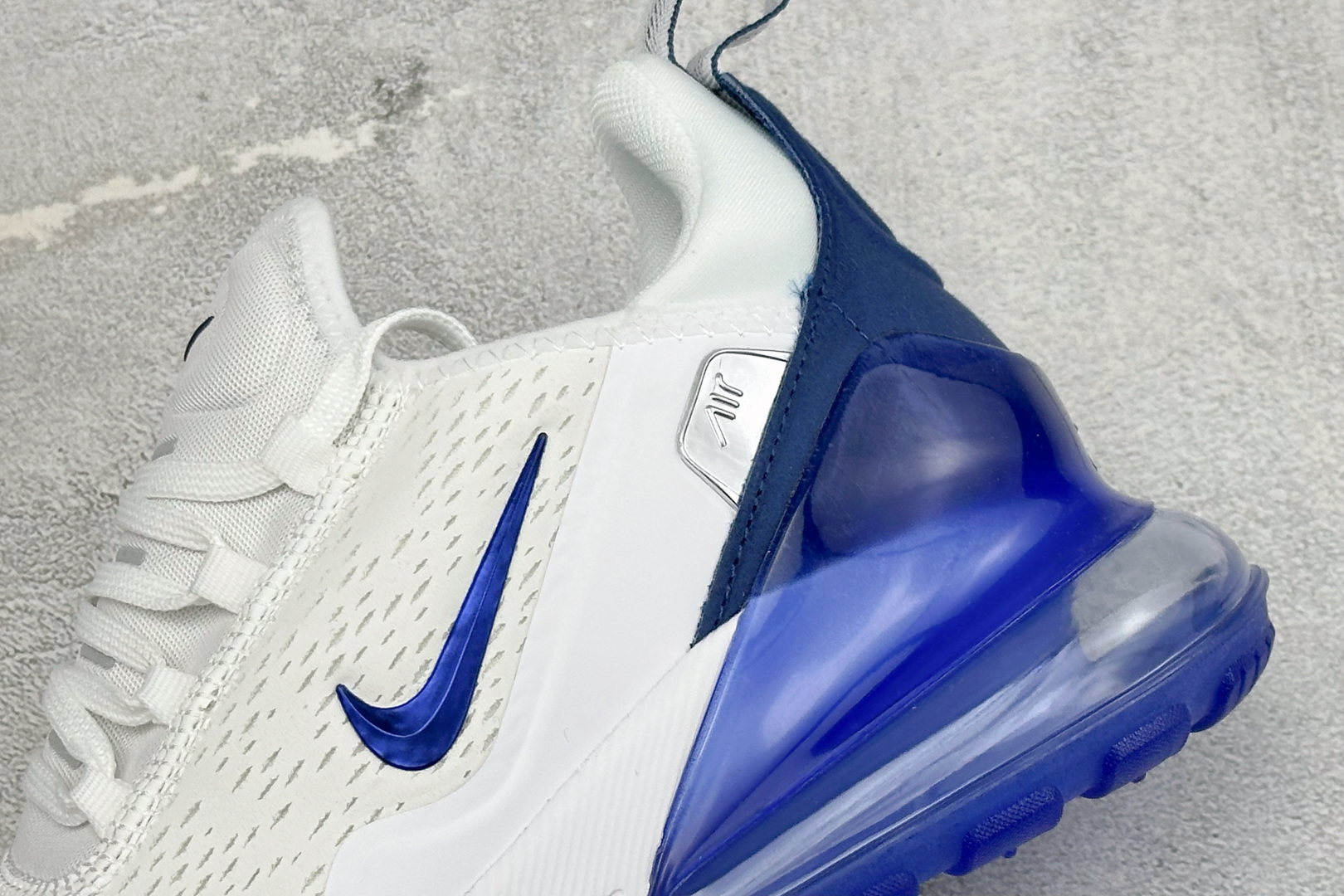 Nike Air Max 270 Premium 半掌气垫休闲跑鞋 IO9884-107