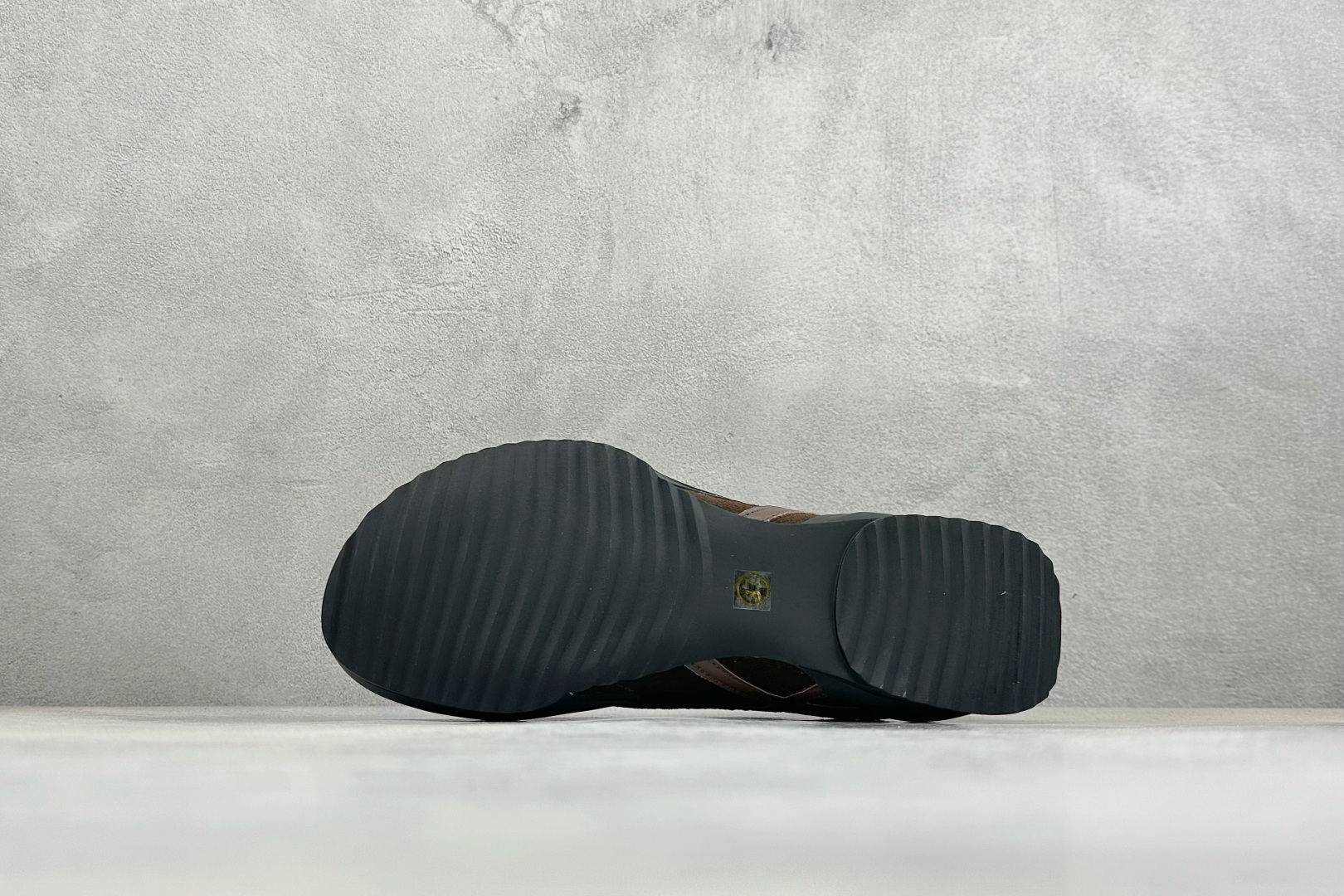 Loew罗意威 Grip系列 2026春夏 新款走秀运动鞋 LLBR282X02-Top High Quatity Cheap Sneakers Fashion Clothing Clothes Bags handbags Shoes of all Brand wholesale With The best Quality And Beautiful Price from China Factory Chinese suppliers wholesaler seller Loew罗意威 Grip系列 2026春夏 新款走秀运动鞋 LLBR282X02