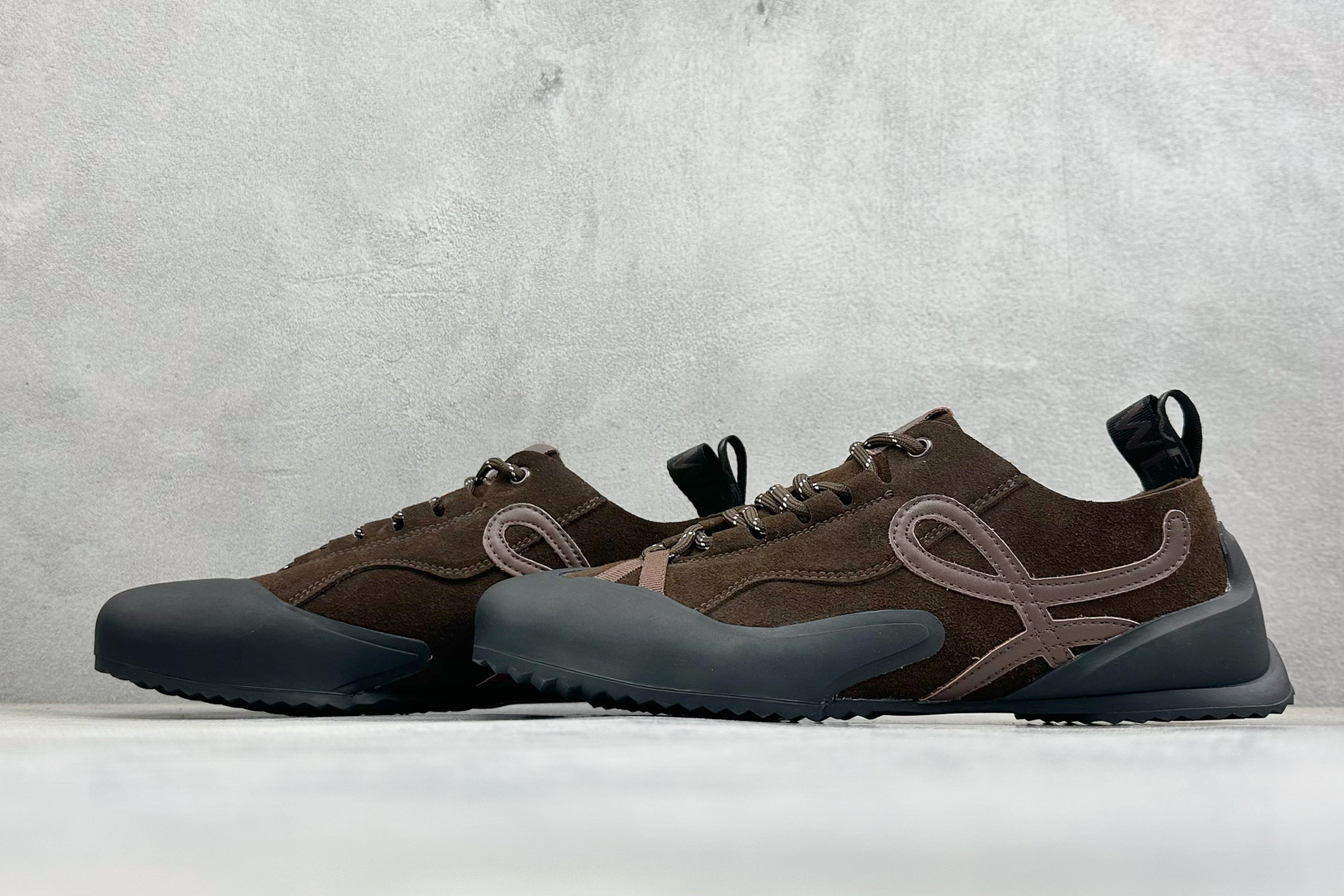 Loew罗意威 Grip系列 2026春夏 新款走秀运动鞋 LLBR282X02-Top High Quatity Cheap Sneakers Fashion Clothing Clothes Bags handbags Shoes of all Brand wholesale With The best Quality And Beautiful Price from China Factory Chinese suppliers wholesaler seller Loew罗意威 Grip系列 2026春夏 新款走秀运动鞋 LLBR282X02
