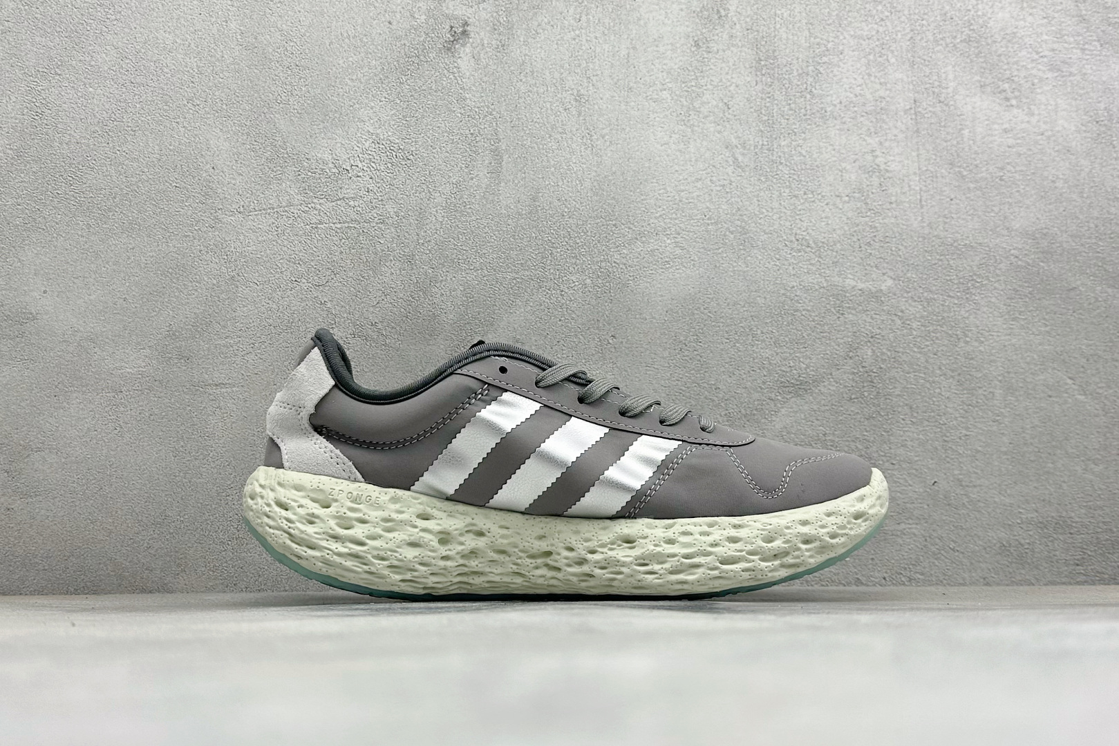 Adidas Originals Zponge 阿迪达斯 舒适百搭耐磨减震包裹性 低帮休闲城市通勤跑步鞋 JH8111-Top High Quatity Cheap Sneakers Fashion Clothing Clothes Bags handbags Shoes of all Brand wholesale With The best Quality And Beautiful Price from China Factory Chinese suppliers wholesaler seller Adidas Originals Zponge 阿迪达斯 舒适百搭耐磨减震包裹性 低帮休闲城市通勤跑步鞋 JH8111