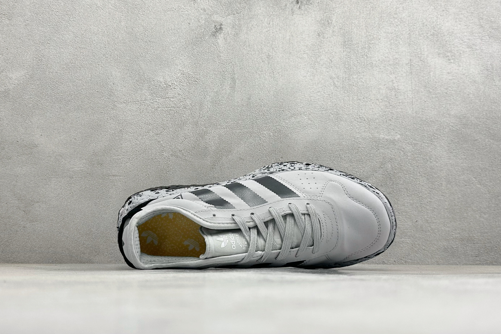 Adidas Originals Zponge 阿迪达斯 舒适百搭耐磨减震包裹性 低帮休闲城市通勤跑步鞋 JH8114