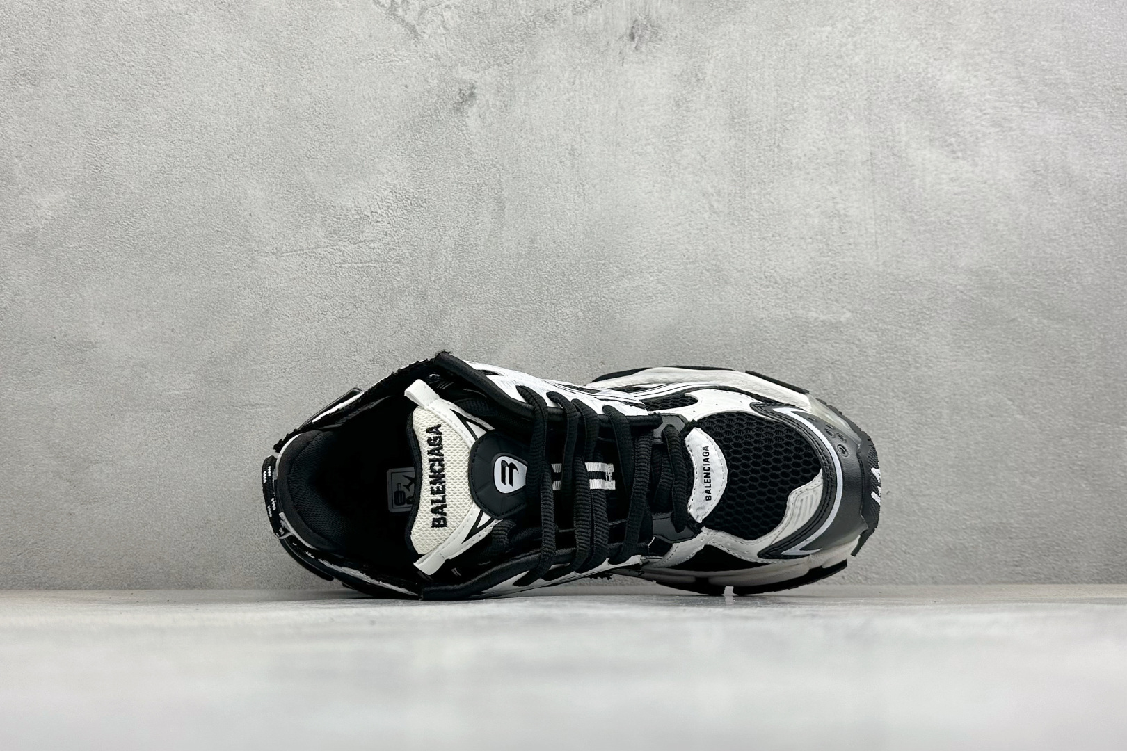 OK纯原BALENCIAGA 7.5代带灯 巴黎世家-Runner是通过溢胶做旧缝线等细节 677403W3RB2