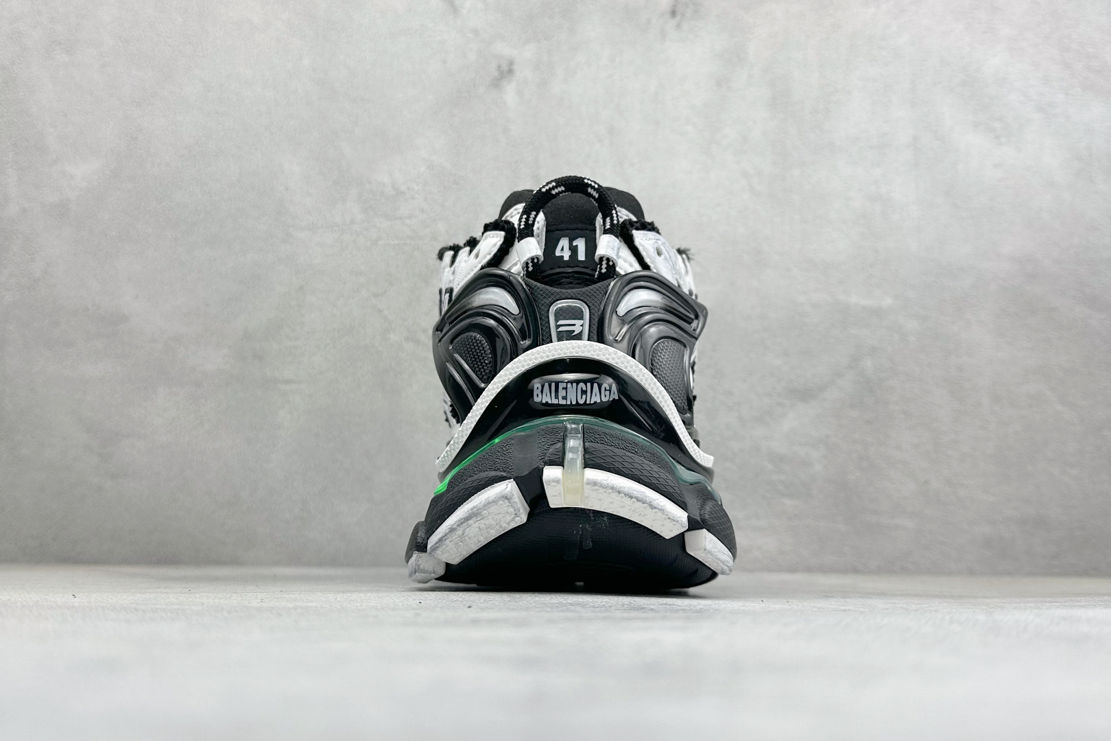 OK纯原BALENCIAGA 7.5代带灯 巴黎世家-Runner是通过溢胶做旧缝线等细节 677403W3RB2