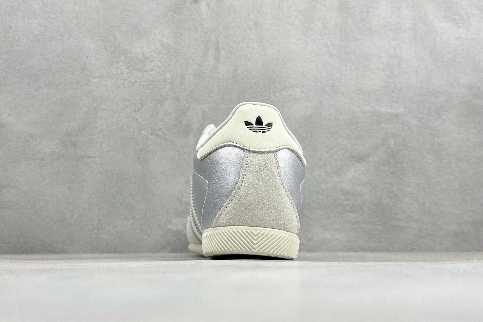 FX版Adidas CHANGLE 阿迪舒适百搭薄底低帮板鞋 KJ3962-Top High Quatity Cheap Sneakers Fashion Clothing Clothes Bags handbags Shoes of all Brand wholesale With The best Quality And Beautiful Price from China Factory Chinese suppliers wholesaler seller FX版Adidas CHANGLE 阿迪舒适百搭薄底低帮板鞋 KJ3962