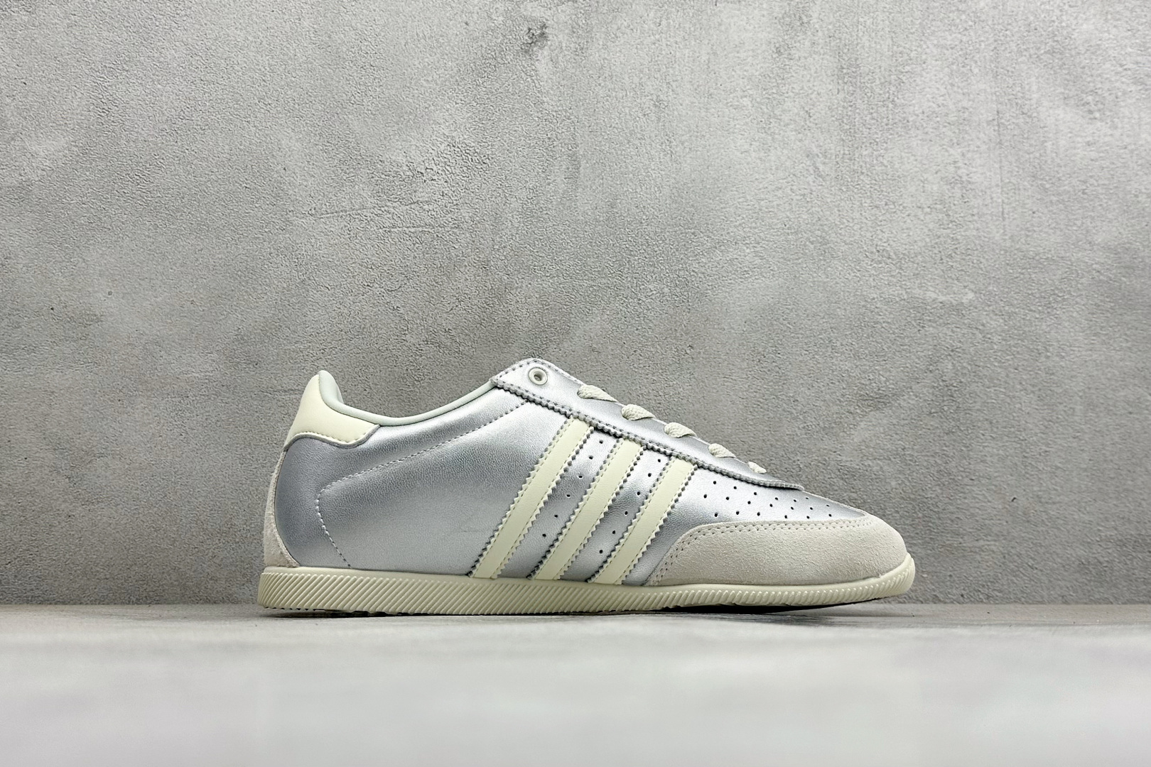 FX版Adidas CHANGLE 阿迪舒适百搭薄底低帮板鞋 KJ3962-Top High Quatity Cheap Sneakers Fashion Clothing Clothes Bags handbags Shoes of all Brand wholesale With The best Quality And Beautiful Price from China Factory Chinese suppliers wholesaler seller FX版Adidas CHANGLE 阿迪舒适百搭薄底低帮板鞋 KJ3962