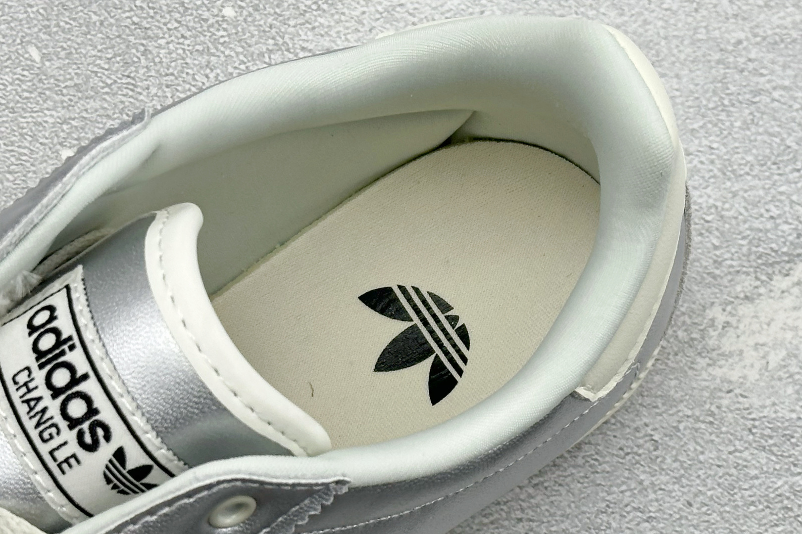 FX版Adidas CHANGLE 阿迪舒适百搭薄底低帮板鞋 KJ3962-Top High Quatity Cheap Sneakers Fashion Clothing Clothes Bags handbags Shoes of all Brand wholesale With The best Quality And Beautiful Price from China Factory Chinese suppliers wholesaler seller FX版Adidas CHANGLE 阿迪舒适百搭薄底低帮板鞋 KJ3962