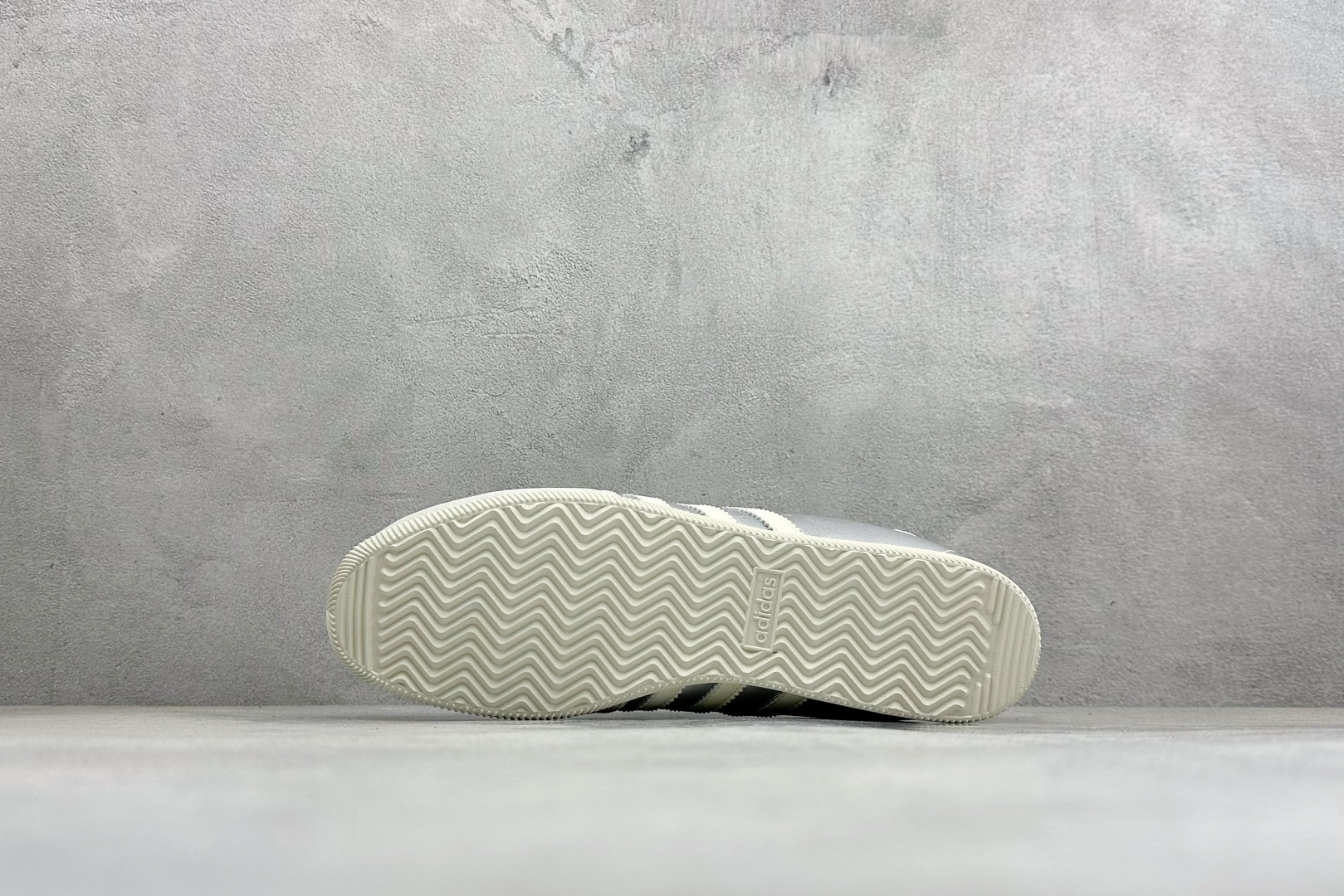 FX版Adidas CHANGLE 阿迪舒适百搭薄底低帮板鞋 KJ3962-Top High Quatity Cheap Sneakers Fashion Clothing Clothes Bags handbags Shoes of all Brand wholesale With The best Quality And Beautiful Price from China Factory Chinese suppliers wholesaler seller FX版Adidas CHANGLE 阿迪舒适百搭薄底低帮板鞋 KJ3962