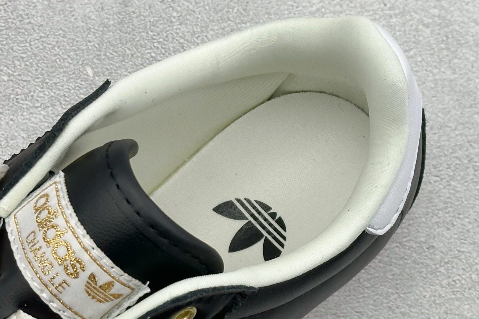 FX版Adidas CHANGLE 阿迪舒适百搭薄底低帮板鞋 KJ3960-Top High Quatity Cheap Sneakers Fashion Clothing Clothes Bags handbags Shoes of all Brand wholesale With The best Quality And Beautiful Price from China Factory Chinese suppliers wholesaler seller FX版Adidas CHANGLE 阿迪舒适百搭薄底低帮板鞋 KJ3960
