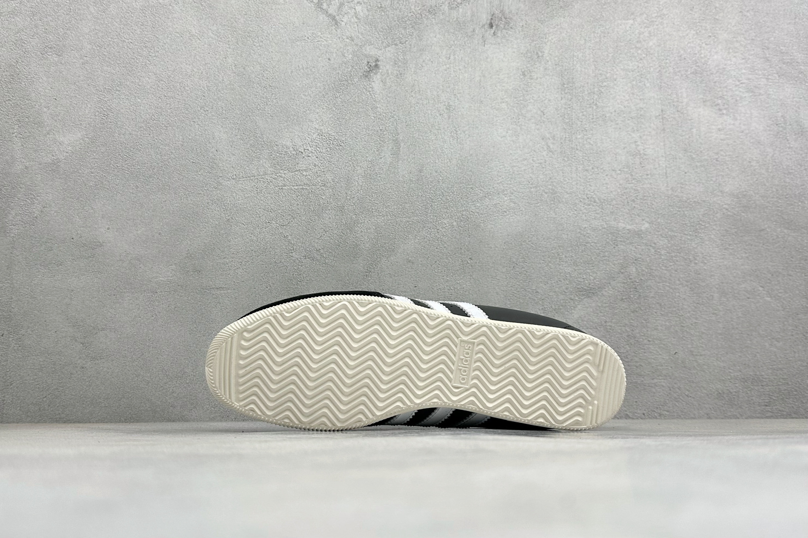 FX版Adidas CHANGLE 阿迪舒适百搭薄底低帮板鞋 KJ3960-Top High Quatity Cheap Sneakers Fashion Clothing Clothes Bags handbags Shoes of all Brand wholesale With The best Quality And Beautiful Price from China Factory Chinese suppliers wholesaler seller FX版Adidas CHANGLE 阿迪舒适百搭薄底低帮板鞋 KJ3960