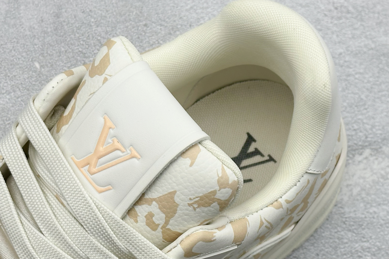 LOUIS VUITTON 路易威登 LV Trainer VL2716-Top High Quatity Cheap Sneakers Fashion Clothing Clothes Bags handbags Shoes of all Brand wholesale With The best Quality And Beautiful Price from China Factory Chinese suppliers wholesaler seller LOUIS VUITTON 路易威登 LV Trainer VL2716