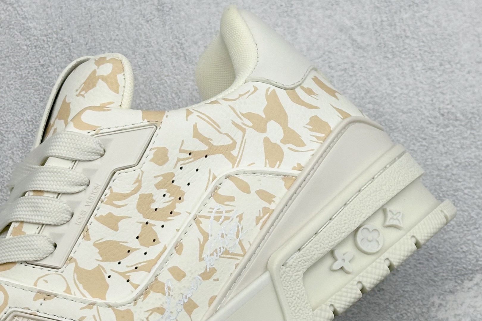 LOUIS VUITTON 路易威登 LV Trainer VL2716-Top High Quatity Cheap Sneakers Fashion Clothing Clothes Bags handbags Shoes of all Brand wholesale With The best Quality And Beautiful Price from China Factory Chinese suppliers wholesaler seller LOUIS VUITTON 路易威登 LV Trainer VL2716