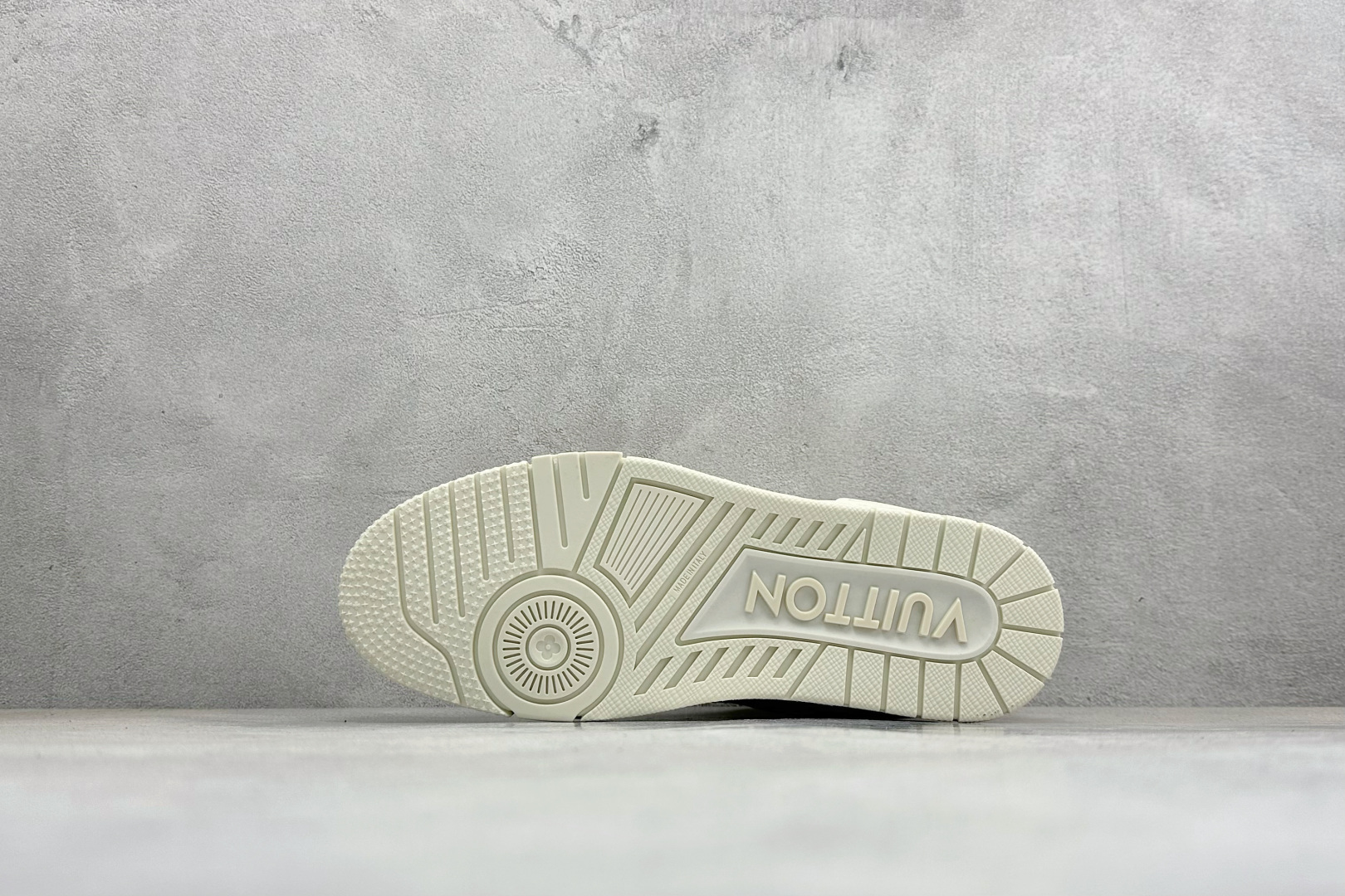 LOUIS VUITTON 路易威登 LV Trainer VL2716-Top High Quatity Cheap Sneakers Fashion Clothing Clothes Bags handbags Shoes of all Brand wholesale With The best Quality And Beautiful Price from China Factory Chinese suppliers wholesaler seller LOUIS VUITTON 路易威登 LV Trainer VL2716