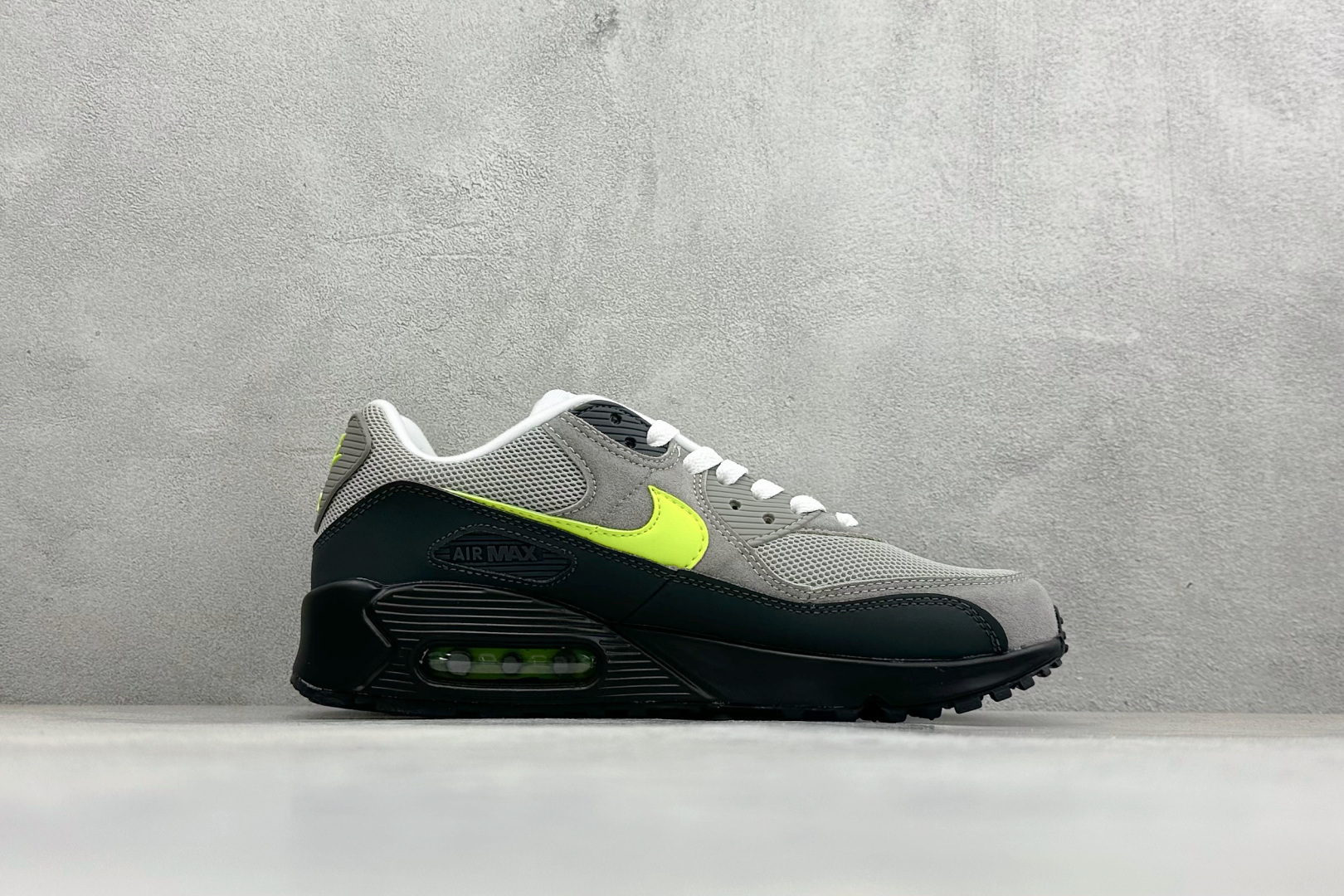 NIke Air Max 90小气垫运动鞋 融合经典设计线条和丰富材质 IQ0289-010