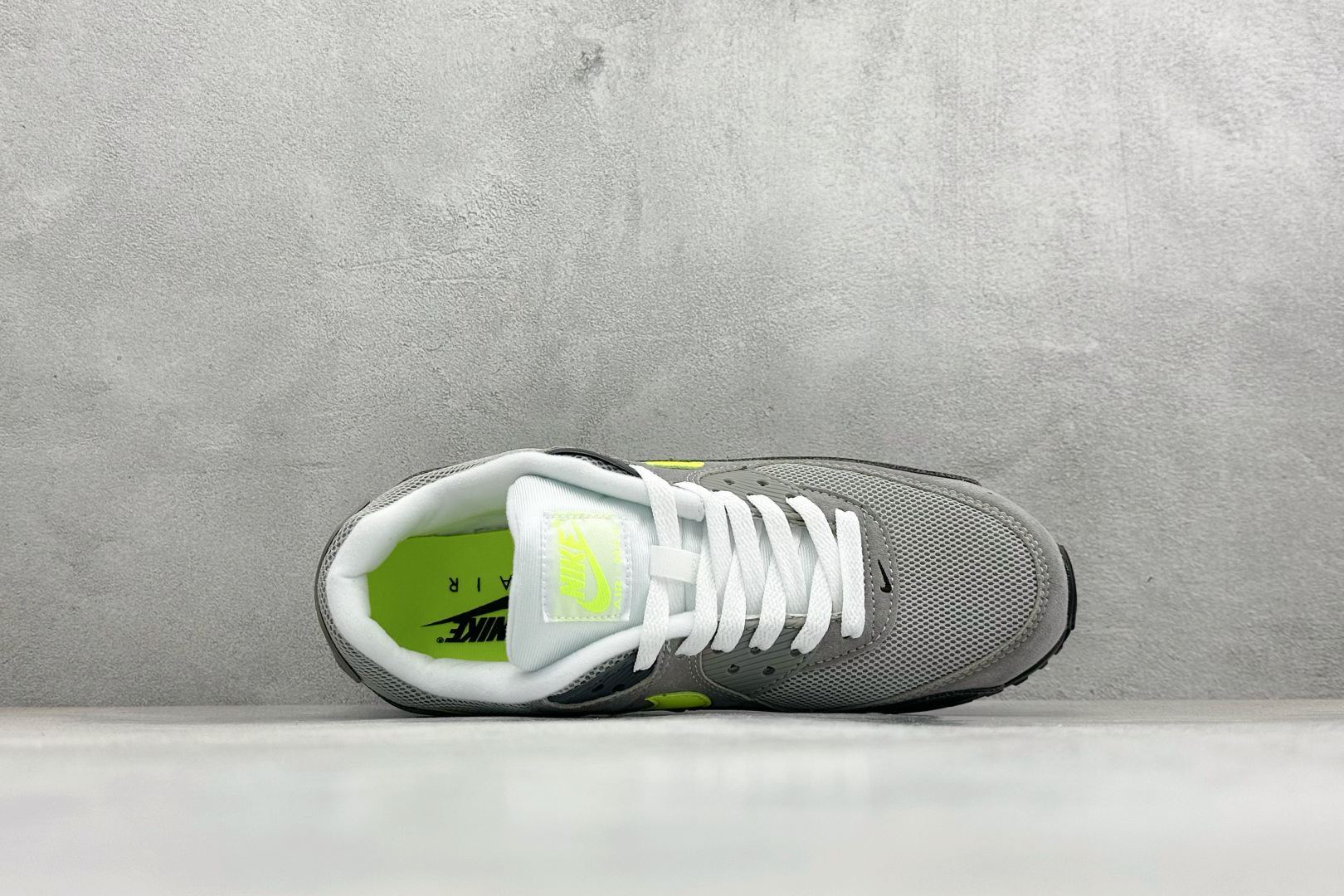 NIke Air Max 90小气垫运动鞋 融合经典设计线条和丰富材质 IQ0289-010