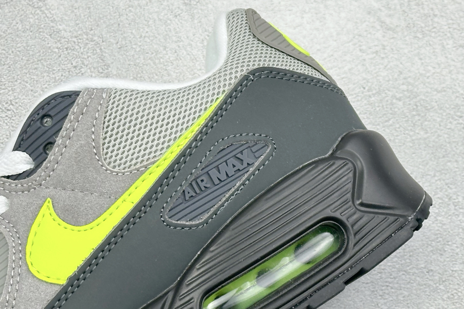 NIke Air Max 90小气垫运动鞋 融合经典设计线条和丰富材质 IQ0289-010