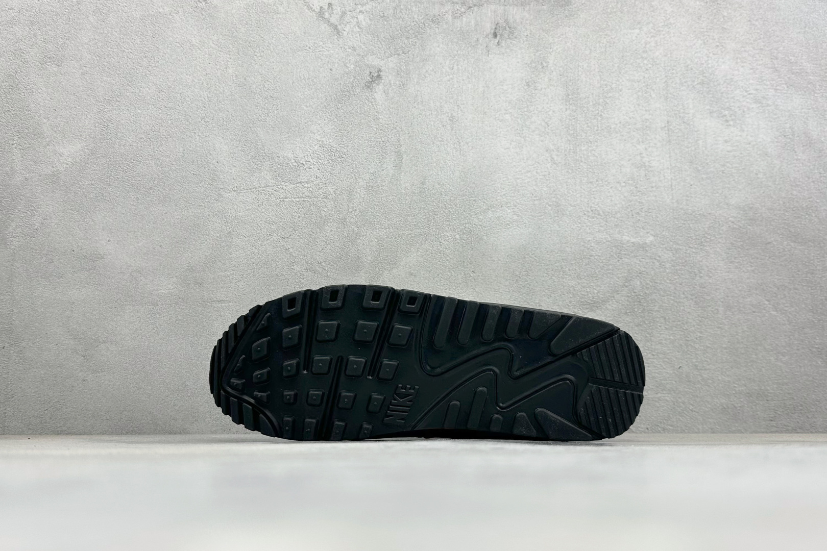 NIke Air Max 90小气垫运动鞋 融合经典设计线条和丰富材质 IQ0289-010