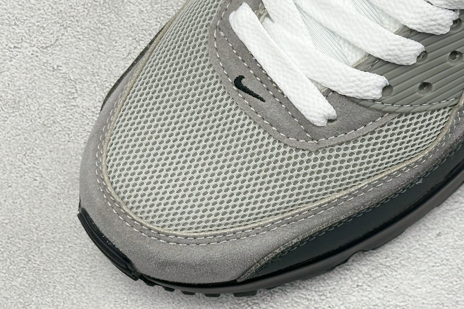 NIke Air Max 90小气垫运动鞋 融合经典设计线条和丰富材质 IQ0289-010
