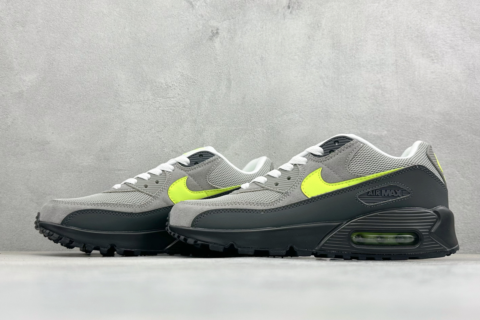 NIke Air Max 90小气垫运动鞋 融合经典设计线条和丰富材质 IQ0289-010