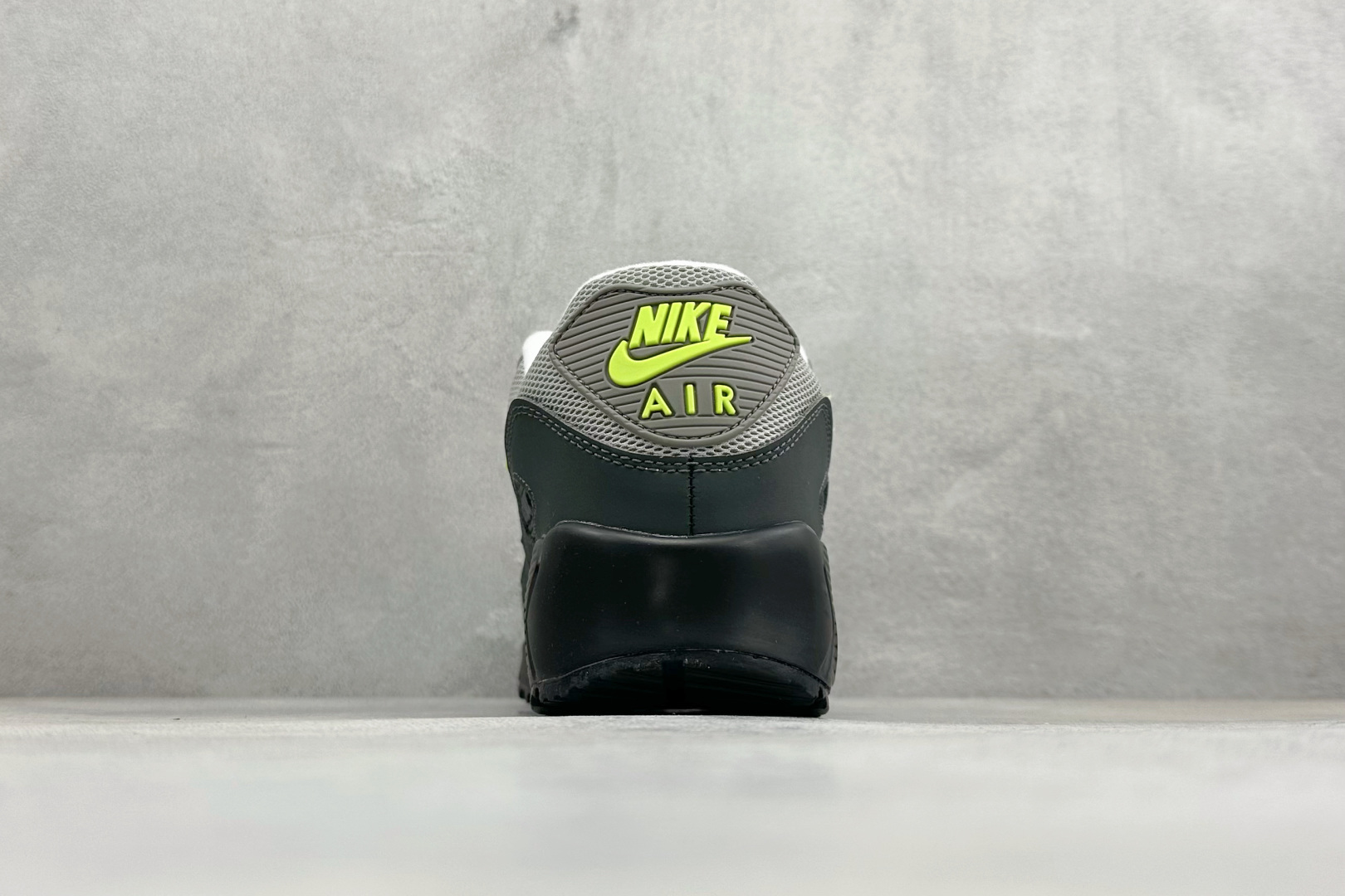 NIke Air Max 90小气垫运动鞋 融合经典设计线条和丰富材质 IQ0289-010