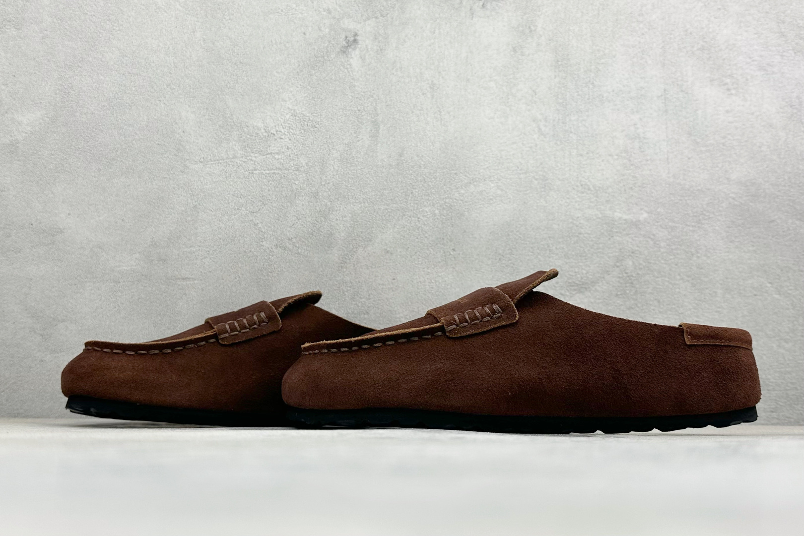 BK版Birkenstock 博肯一脚蹬系列 广东原产采用质地柔软牛皮绒面革植入羊羔毛鞋垫和里衬材质中底搭载缓震软木橡胶 0250901-Top High Quatity Cheap Sneakers Fashion Clothing Clothes Bags handbags Shoes of all Brand wholesale With The best Quality And Beautiful Price from China Factory Chinese suppliers wholesaler seller BK版Birkenstock 博肯一脚蹬系列 广东原产采用质地柔软牛皮绒面革植入羊羔毛鞋垫和里衬材质中底搭载缓震软木橡胶 0250901