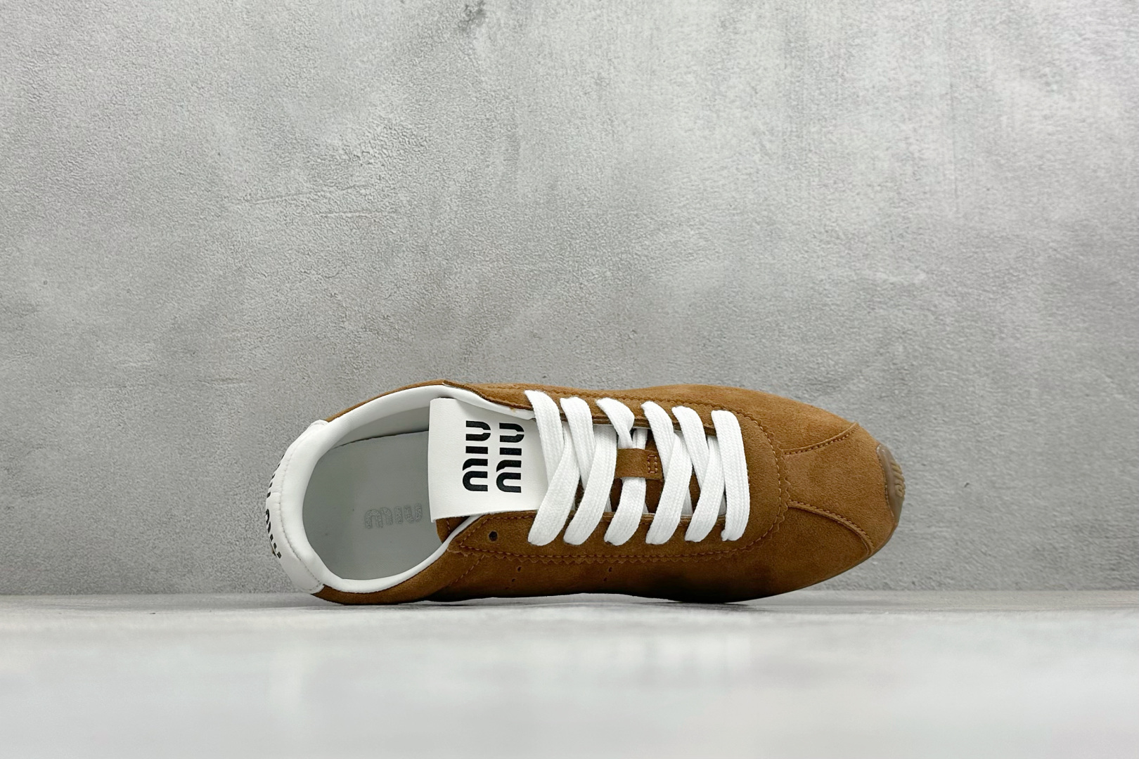 MiuMiu Plume 缪缪平底系带薄底低帮生活休闲德训鞋 5E165E-Top High Quatity Cheap Sneakers Fashion Clothing Clothes Bags handbags Shoes of all Brand wholesale With The best Quality And Beautiful Price from China Factory Chinese suppliers wholesaler seller MiuMiu Plume 缪缪平底系带薄底低帮生活休闲德训鞋 5E165E
