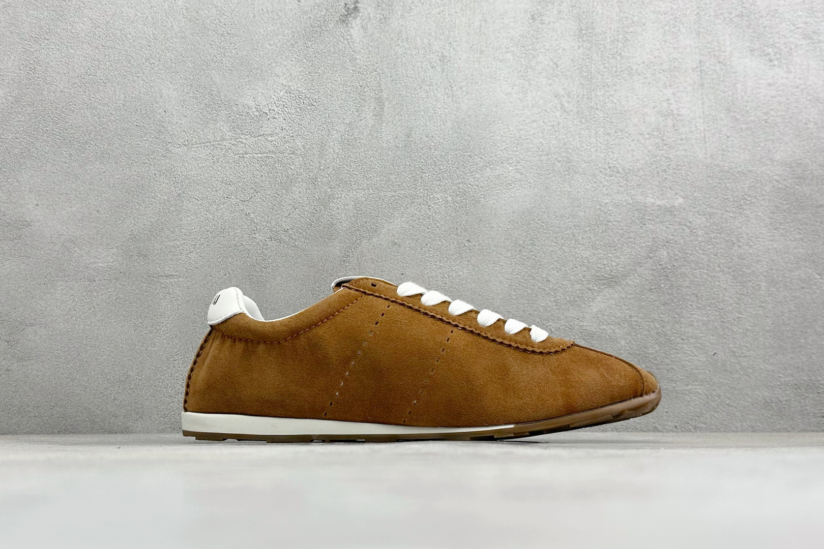 MiuMiu Plume 缪缪平底系带薄底低帮生活休闲德训鞋 5E165E-Top High Quatity Cheap Sneakers Fashion Clothing Clothes Bags handbags Shoes of all Brand wholesale With The best Quality And Beautiful Price from China Factory Chinese suppliers wholesaler seller MiuMiu Plume 缪缪平底系带薄底低帮生活休闲德训鞋 5E165E