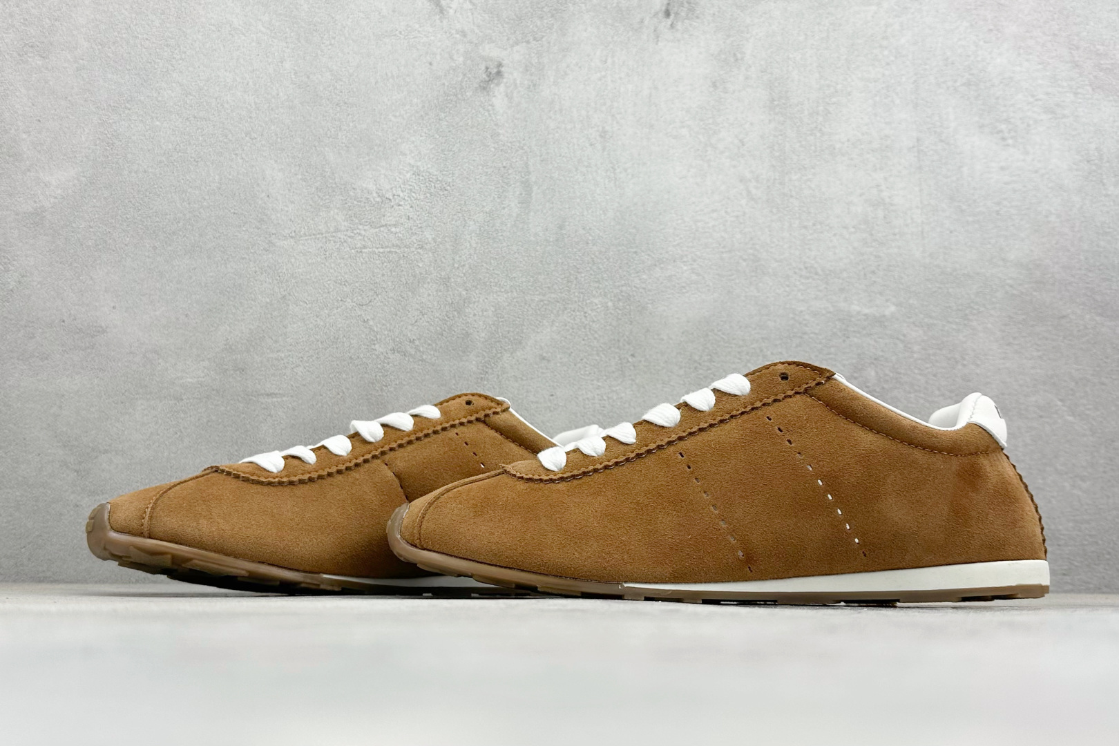 MiuMiu Plume 缪缪平底系带薄底低帮生活休闲德训鞋 5E165E-Top High Quatity Cheap Sneakers Fashion Clothing Clothes Bags handbags Shoes of all Brand wholesale With The best Quality And Beautiful Price from China Factory Chinese suppliers wholesaler seller MiuMiu Plume 缪缪平底系带薄底低帮生活休闲德训鞋 5E165E