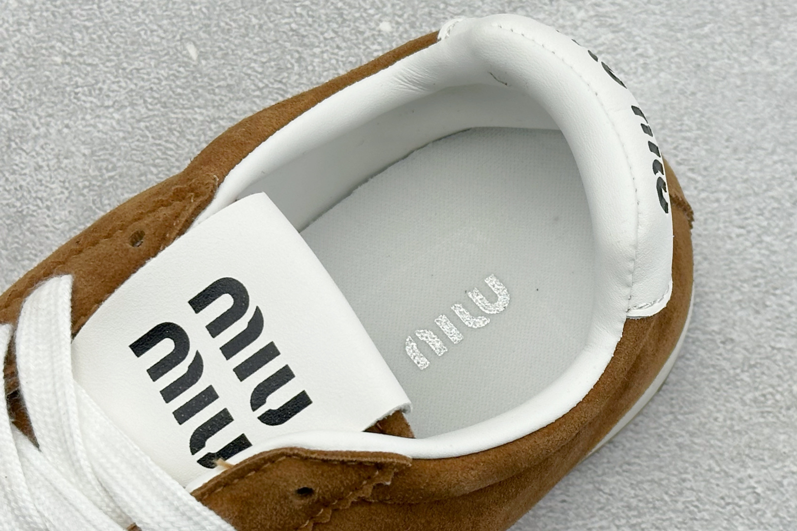 MiuMiu Plume 缪缪平底系带薄底低帮生活休闲德训鞋 5E165E-Top High Quatity Cheap Sneakers Fashion Clothing Clothes Bags handbags Shoes of all Brand wholesale With The best Quality And Beautiful Price from China Factory Chinese suppliers wholesaler seller MiuMiu Plume 缪缪平底系带薄底低帮生活休闲德训鞋 5E165E