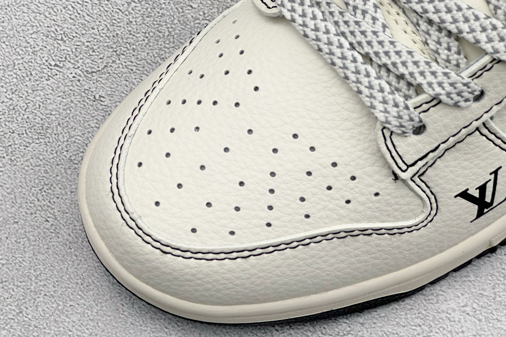奢潮满印 个性出圈 SB DUNK LOW 奶白蓝调自带贵气 XX3168-143-Top High Quatity Cheap Sneakers Fashion Clothing Clothes Bags handbags Shoes of all Brand wholesale With The best Quality And Beautiful Price from China Factory Chinese suppliers wholesaler seller 奢潮满印 个性出圈 SB DUNK LOW 奶白蓝调自带贵气 XX3168-143