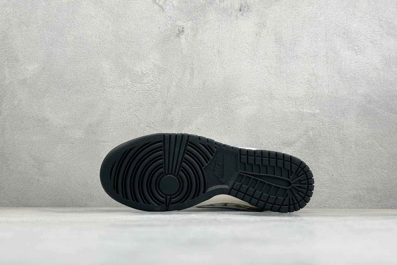 奢潮满印 个性出圈 SB DUNK LOW 奶白蓝调自带贵气 XX3168-143-Top High Quatity Cheap Sneakers Fashion Clothing Clothes Bags handbags Shoes of all Brand wholesale With The best Quality And Beautiful Price from China Factory Chinese suppliers wholesaler seller 奢潮满印 个性出圈 SB DUNK LOW 奶白蓝调自带贵气 XX3168-143