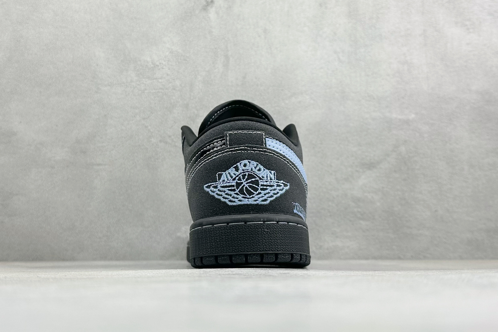 Travis Scott 联名既视感这双黑冰蓝AJ也太顶了 LD8888-017-Top High Quatity Cheap Sneakers Fashion Clothing Clothes Bags handbags Shoes of all Brand wholesale With The best Quality And Beautiful Price from China Factory Chinese suppliers wholesaler seller Travis Scott 联名既视感这双黑冰蓝AJ也太顶了 LD8888-017